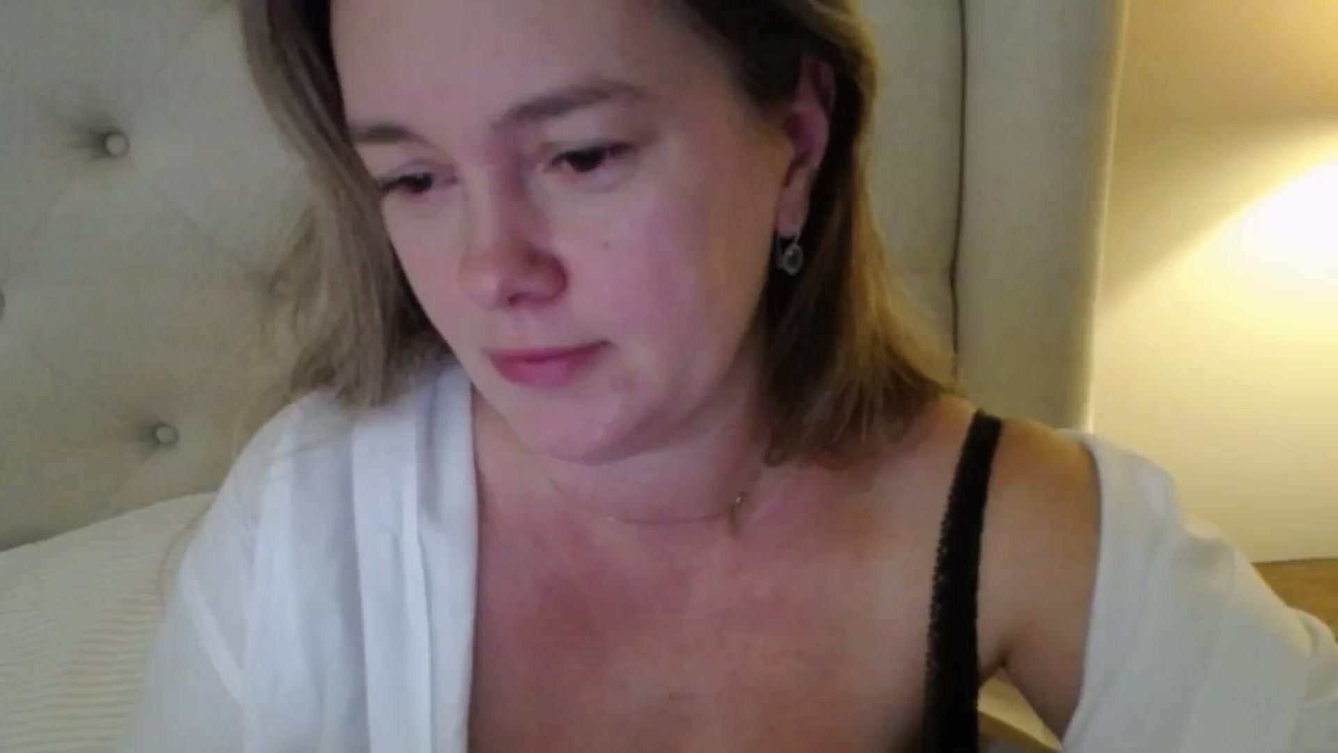 Gallery image thumbnail from J0llye's myfreecams stream on, 10/31/2025, 16:22 image 9 of 20