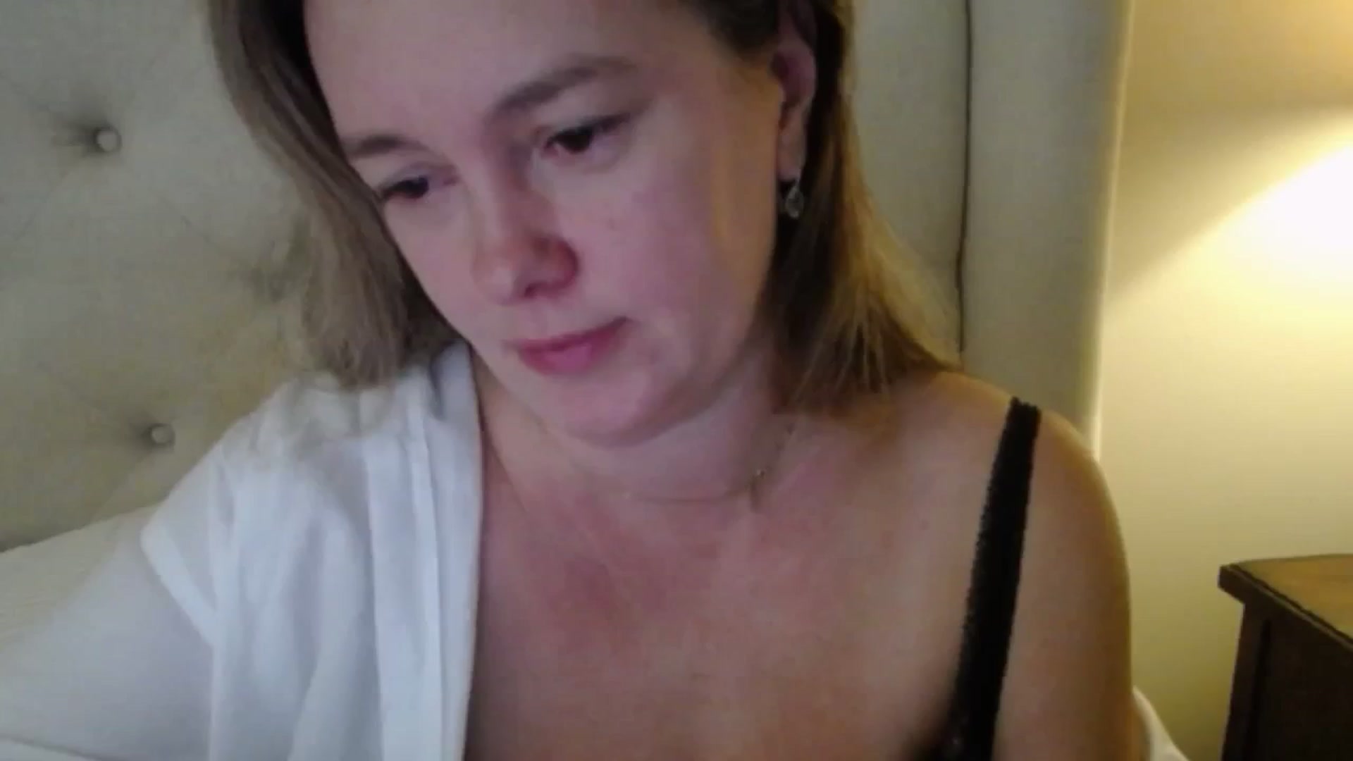 Gallery image thumbnail from J0llye's myfreecams stream on, 10/31/2025, 16:22 image 8 of 20