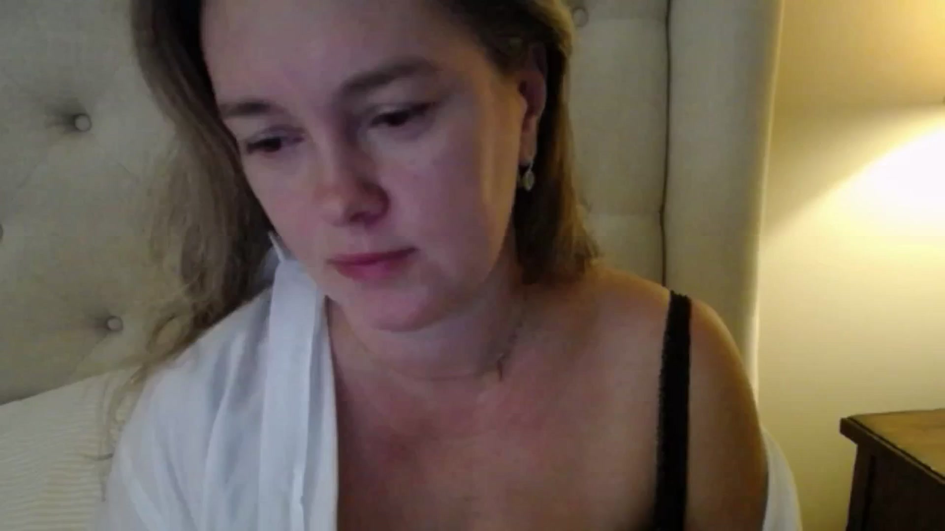 Gallery image thumbnail from J0llye's myfreecams stream on, 10/31/2025, 16:22 image 2 of 20