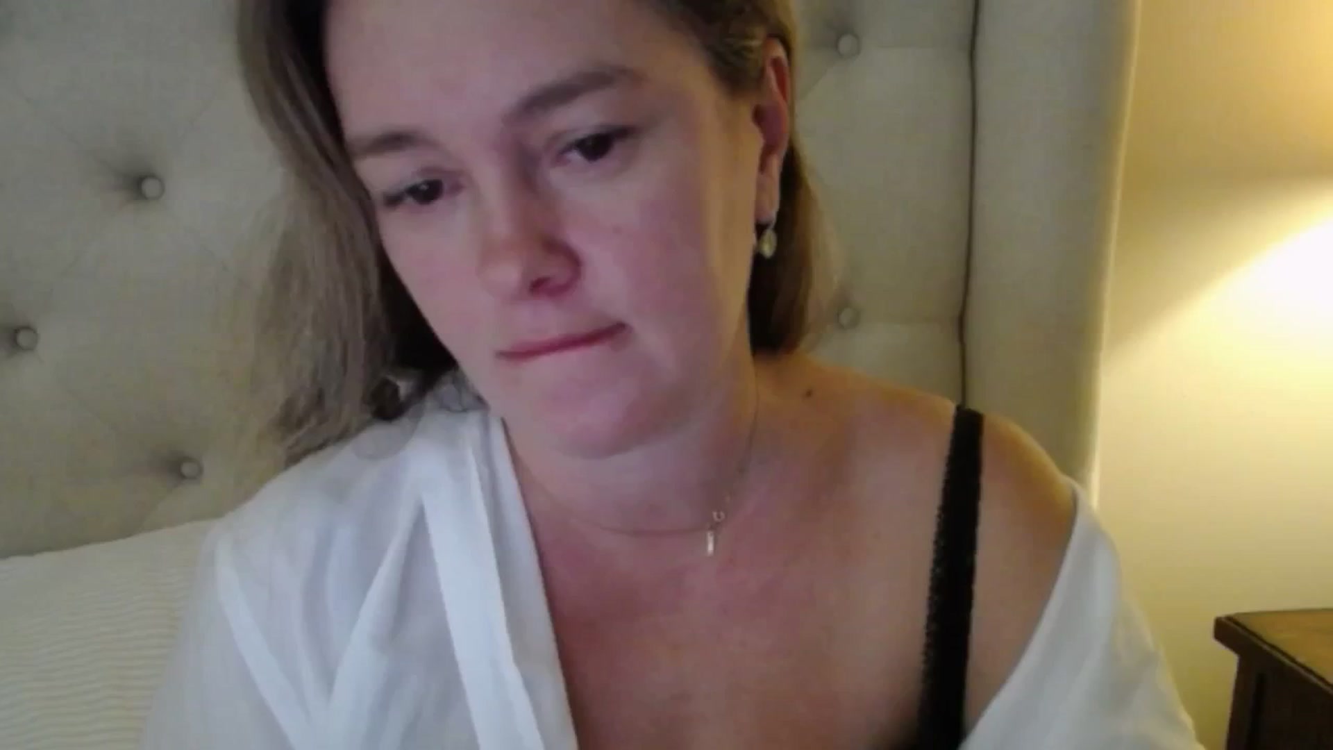 Gallery image thumbnail from J0llye's myfreecams stream on, 10/31/2025, 16:22 image 16 of 20