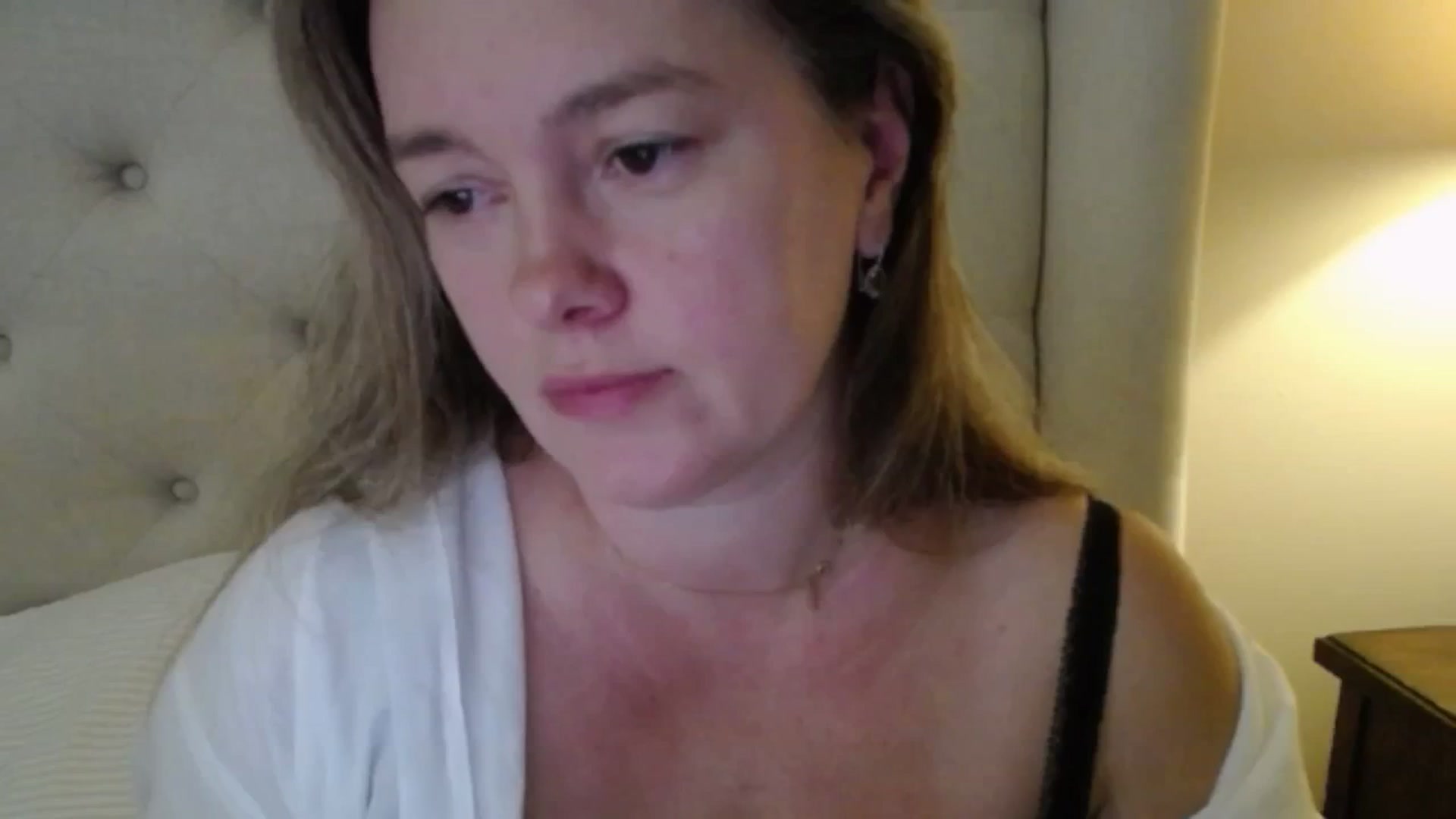 Gallery image thumbnail from J0llye's myfreecams stream on, 10/31/2025, 16:22 image 15 of 20