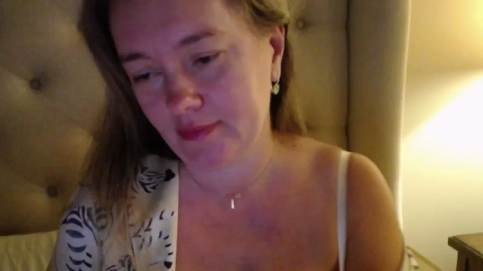 Gallery image thumbnail from J0llye's myfreecams stream on, 11/03/2025, 05:38 image 7 of 20