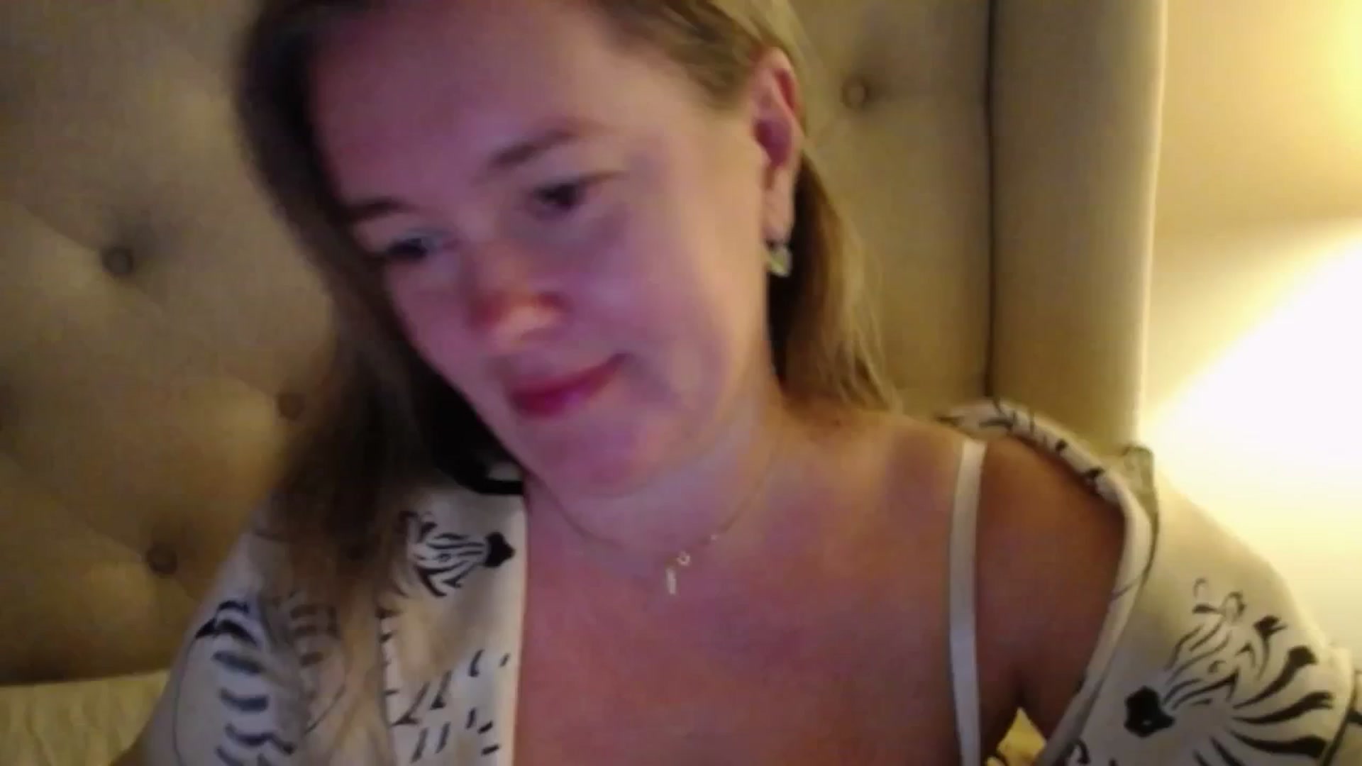 Gallery image thumbnail from J0llye's myfreecams stream on, 11/03/2025, 05:38 image 19 of 20