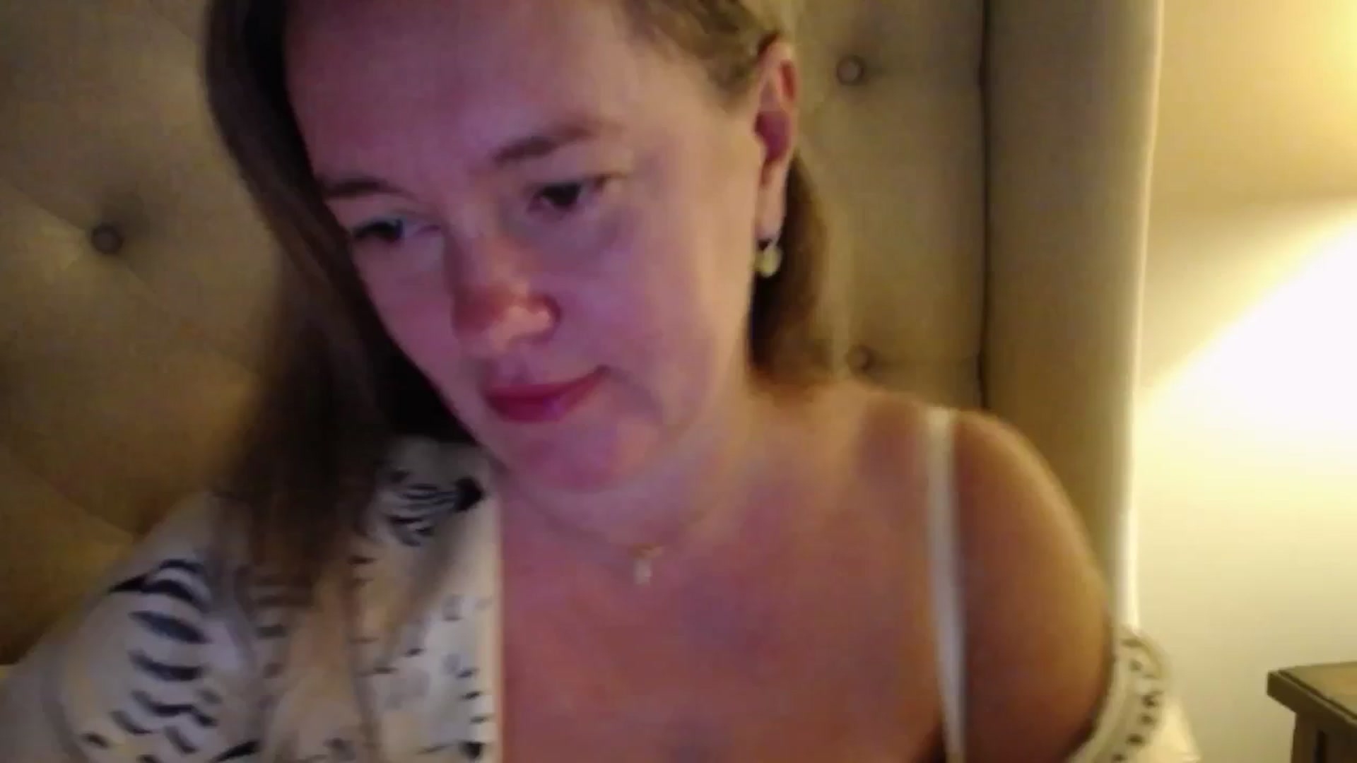 Gallery image thumbnail from J0llye's myfreecams stream on, 11/03/2025, 05:38 image 9 of 20