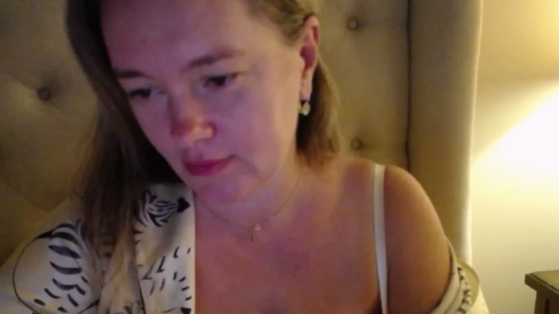 Gallery image thumbnail from J0llye's myfreecams stream on, 11/03/2025, 05:38 image 12 of 20