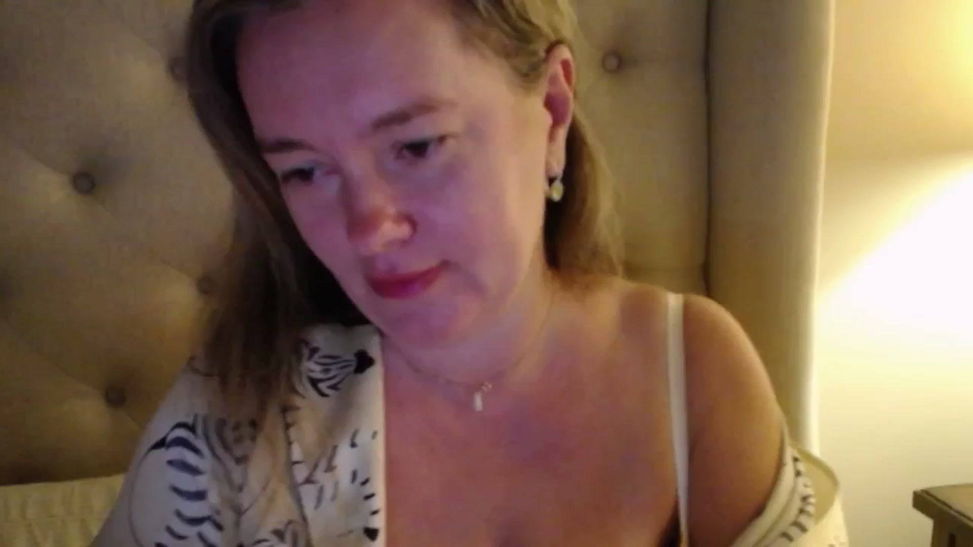 Gallery image thumbnail from J0llye's myfreecams stream on, 11/03/2025, 05:38 image 16 of 20