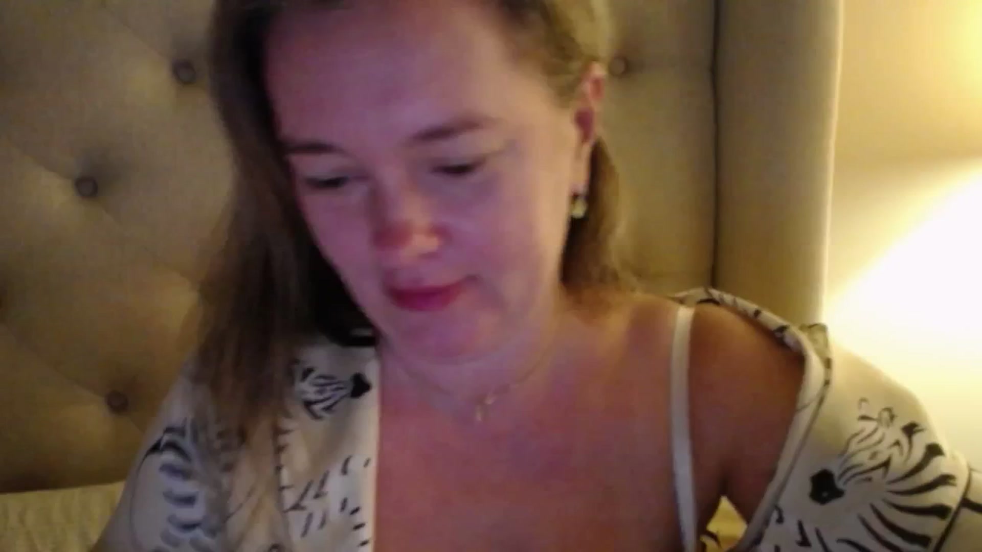 Gallery image thumbnail from J0llye's myfreecams stream on, 11/03/2025, 05:38 image 18 of 20