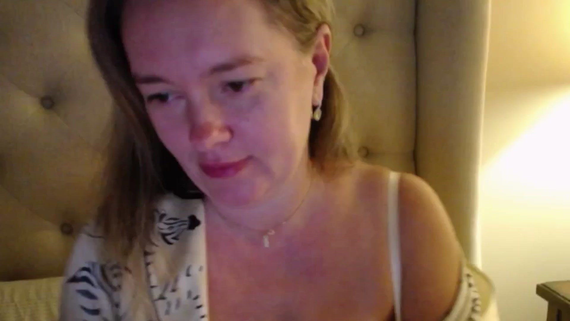Gallery image thumbnail from J0llye's myfreecams stream on, 11/03/2025, 05:38 image 17 of 20