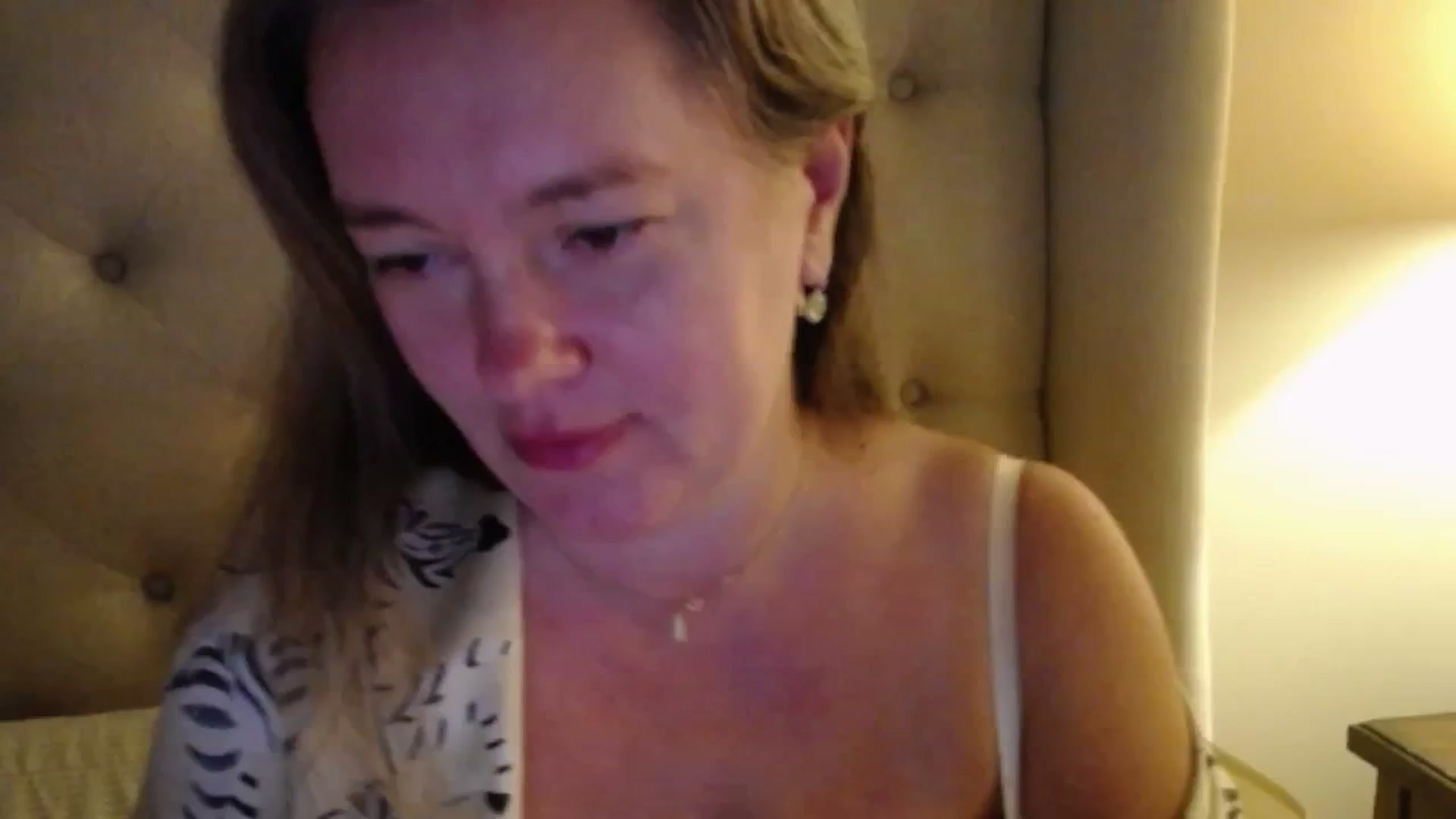 Gallery image thumbnail from J0llye's myfreecams stream on, 11/03/2025, 05:38 image 6 of 20