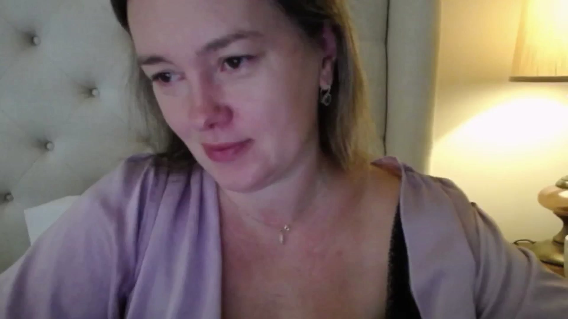 Gallery image thumbnail from J0llye's myfreecams stream on, 11/03/2025, 17:02 image 2 of 20