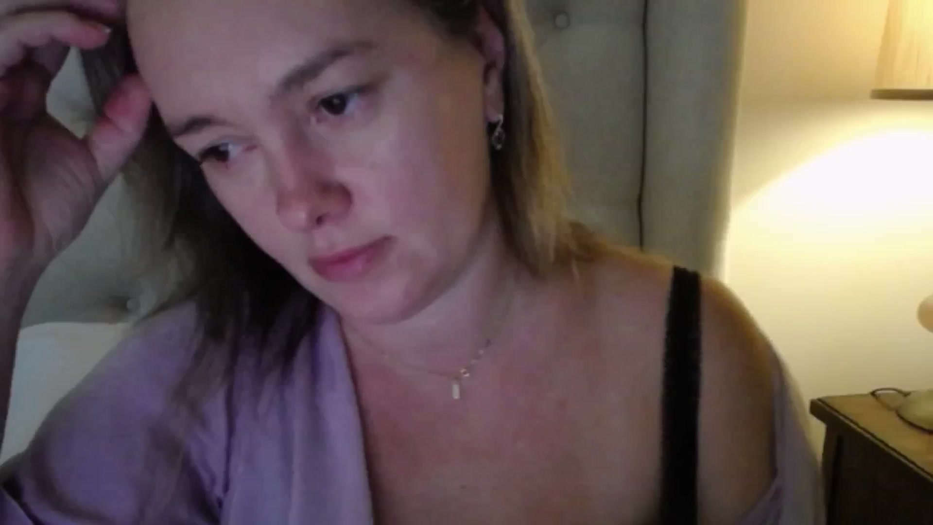 Gallery image thumbnail from J0llye's myfreecams stream on, 11/03/2025, 17:02 image 15 of 20