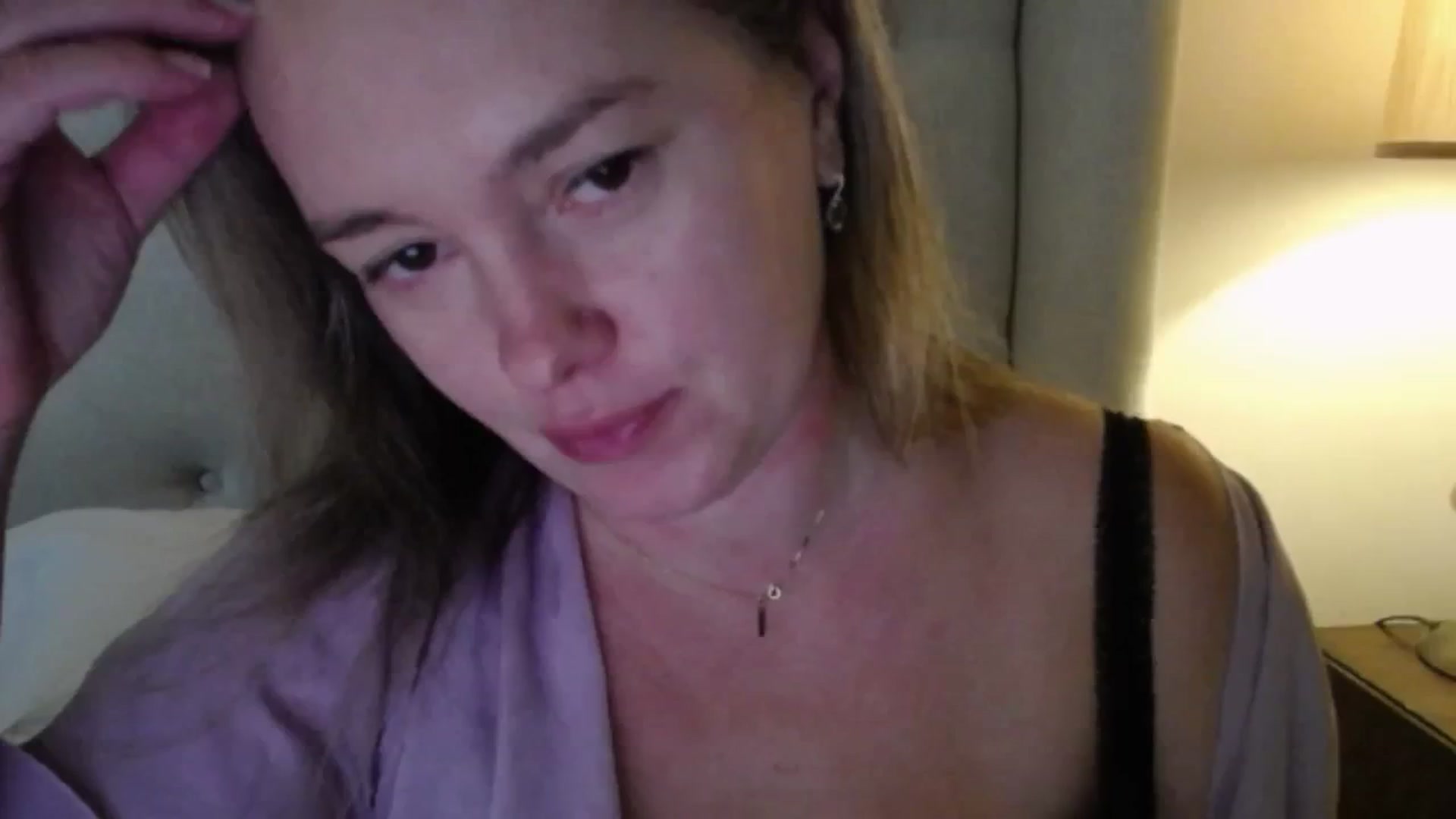 Gallery image thumbnail from J0llye's myfreecams stream on, 11/03/2025, 17:02 image 16 of 20