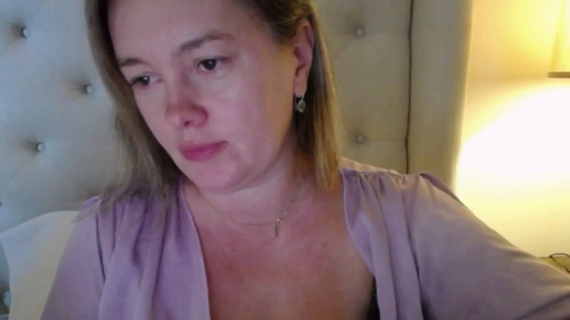 Gallery image thumbnail from J0llye's myfreecams stream on, 11/03/2025, 20:06 image 12 of 20
