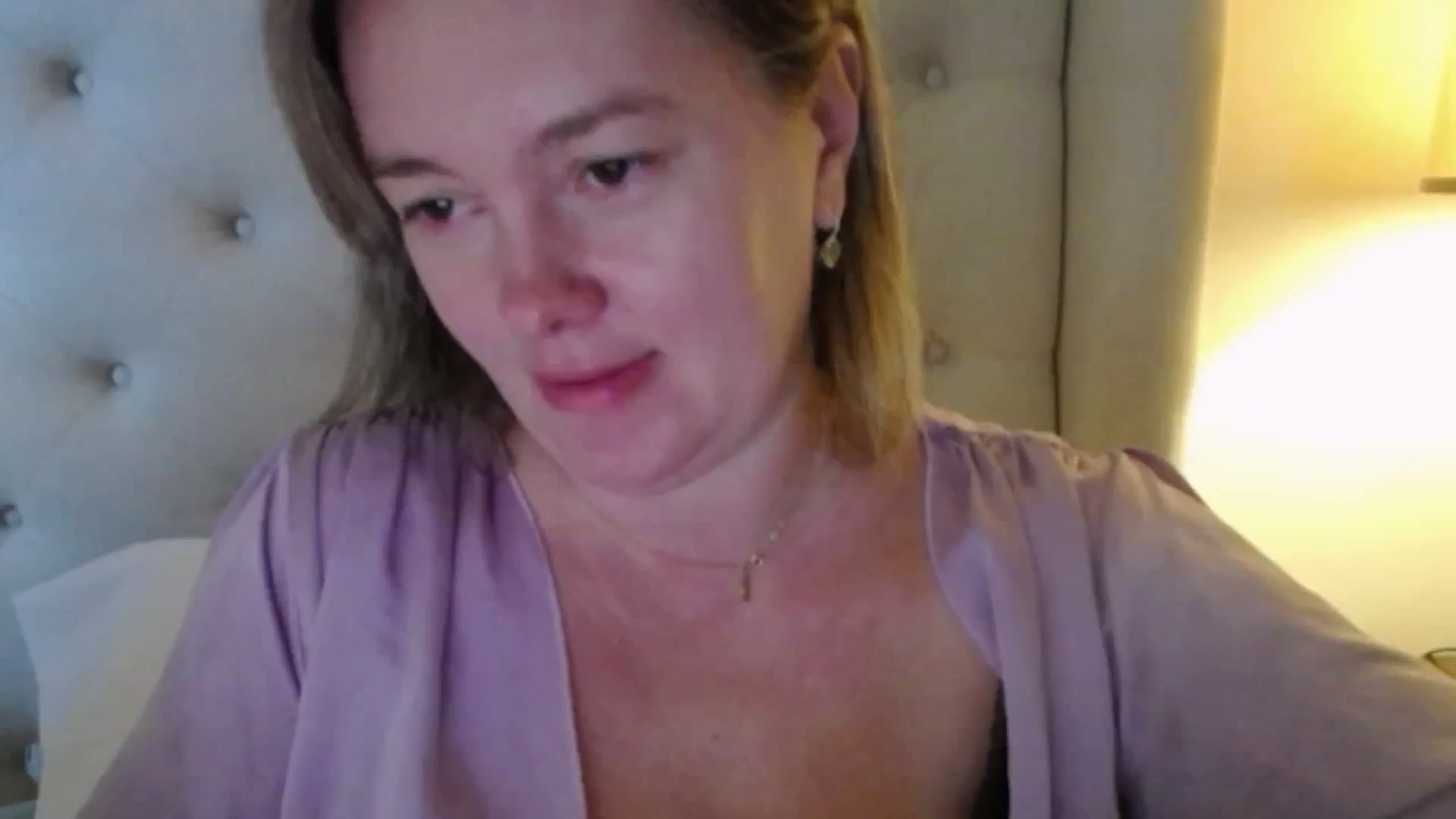 Gallery image thumbnail from J0llye's myfreecams stream on, 11/03/2025, 20:06 image 5 of 20