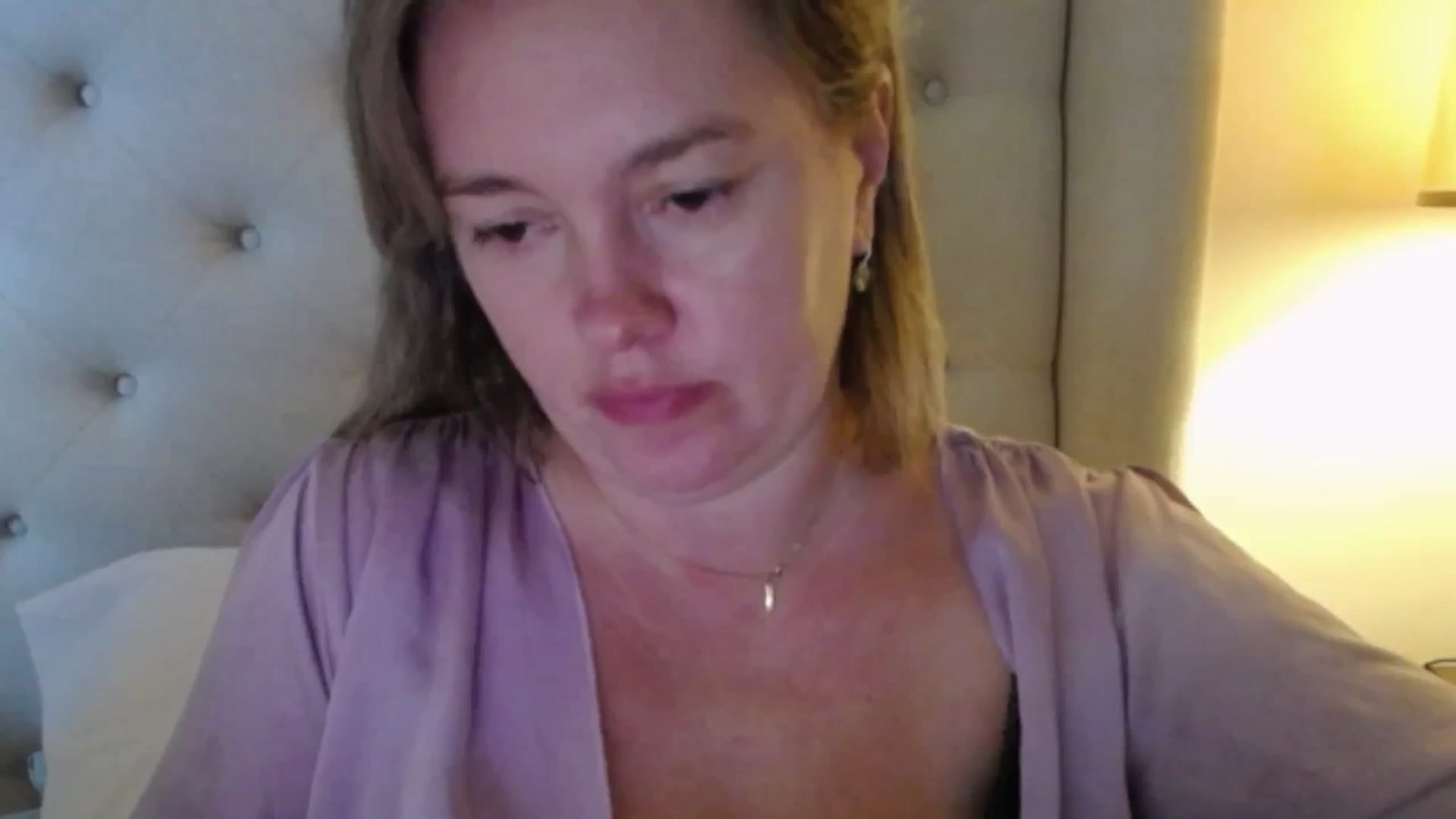Gallery image thumbnail from J0llye's myfreecams stream on, 11/03/2025, 20:06 image 4 of 20