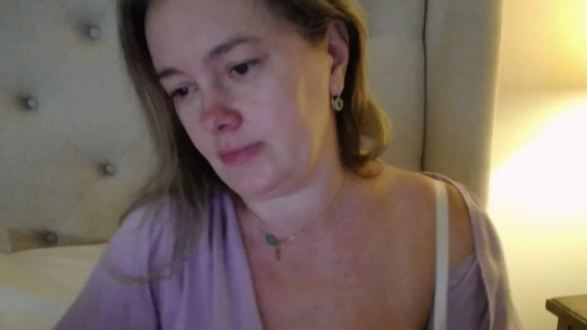 Gallery image thumbnail from J0llye's myfreecams stream on, 11/04/2025, 20:38 image 12 of 20
