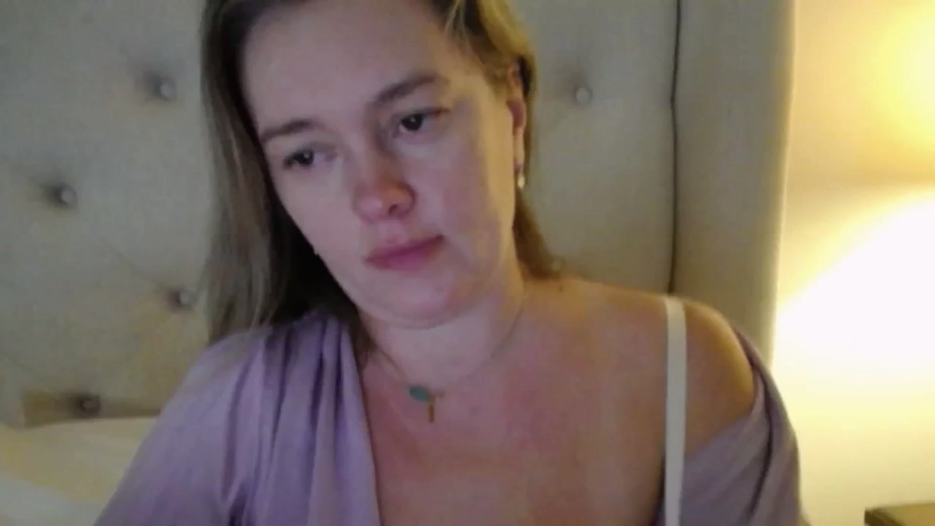 Gallery image thumbnail from J0llye's myfreecams stream on, 11/04/2025, 20:38 image 10 of 20