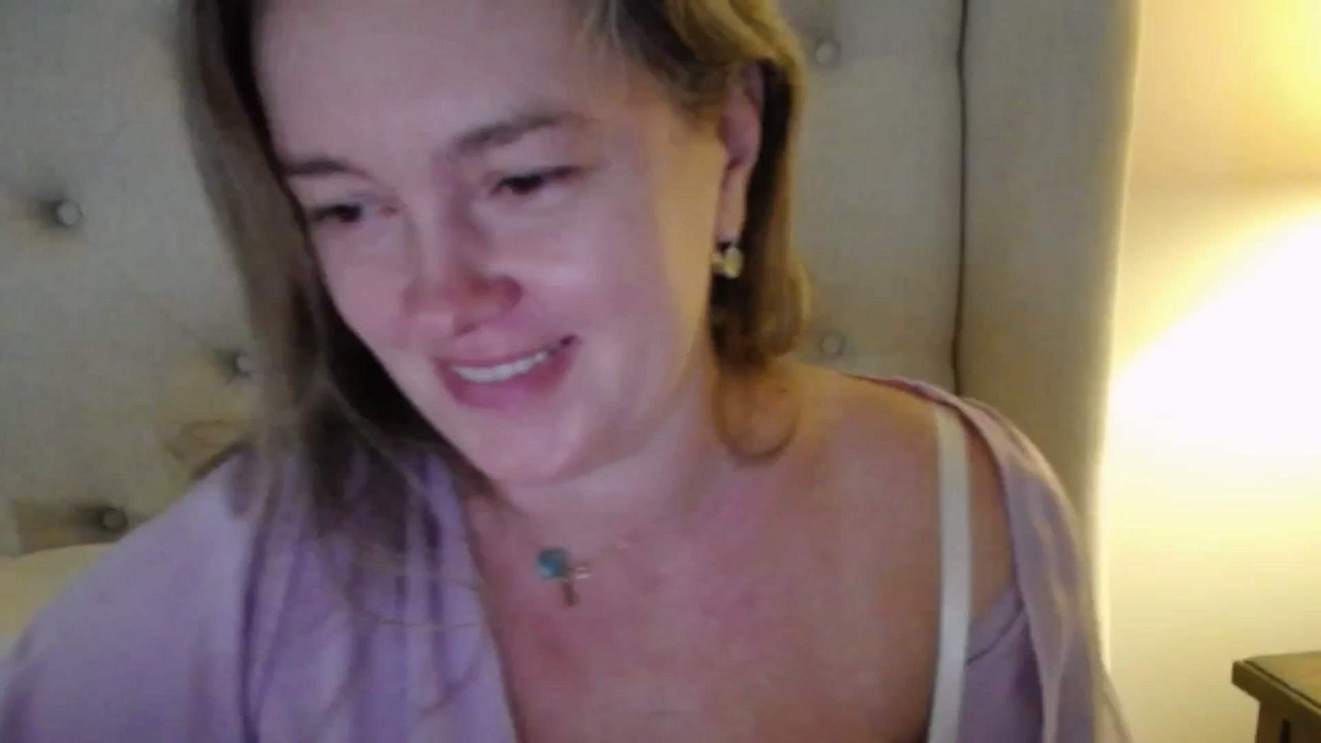Gallery image thumbnail from J0llye's myfreecams stream on, 11/04/2025, 20:38 image 14 of 20