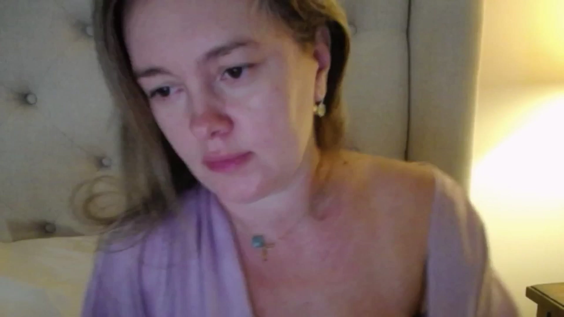 Gallery image thumbnail from J0llye's myfreecams stream on, 11/04/2025, 20:38 image 19 of 20