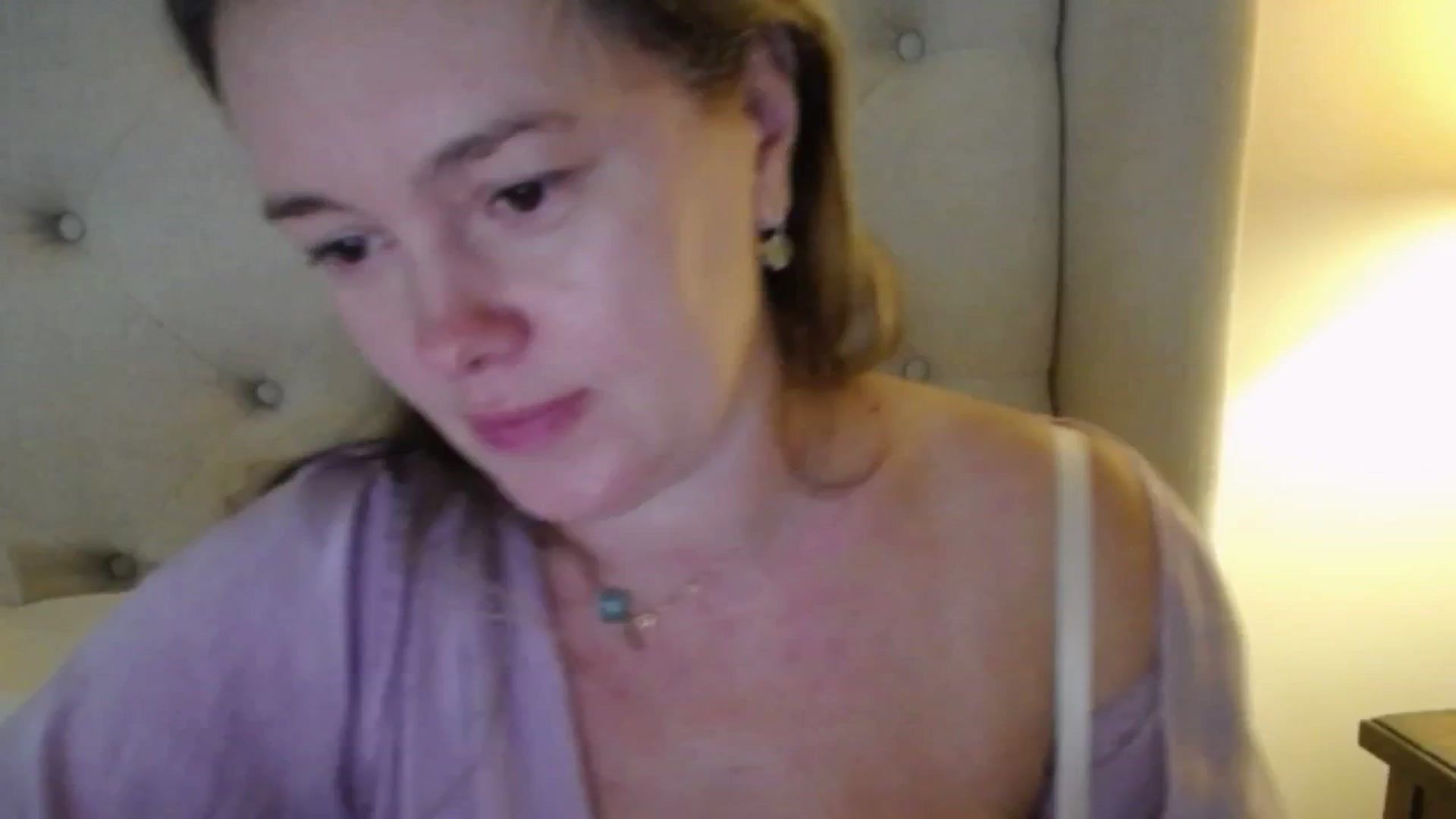 Gallery image thumbnail from J0llye's myfreecams stream on, 11/04/2025, 20:38 image 15 of 20