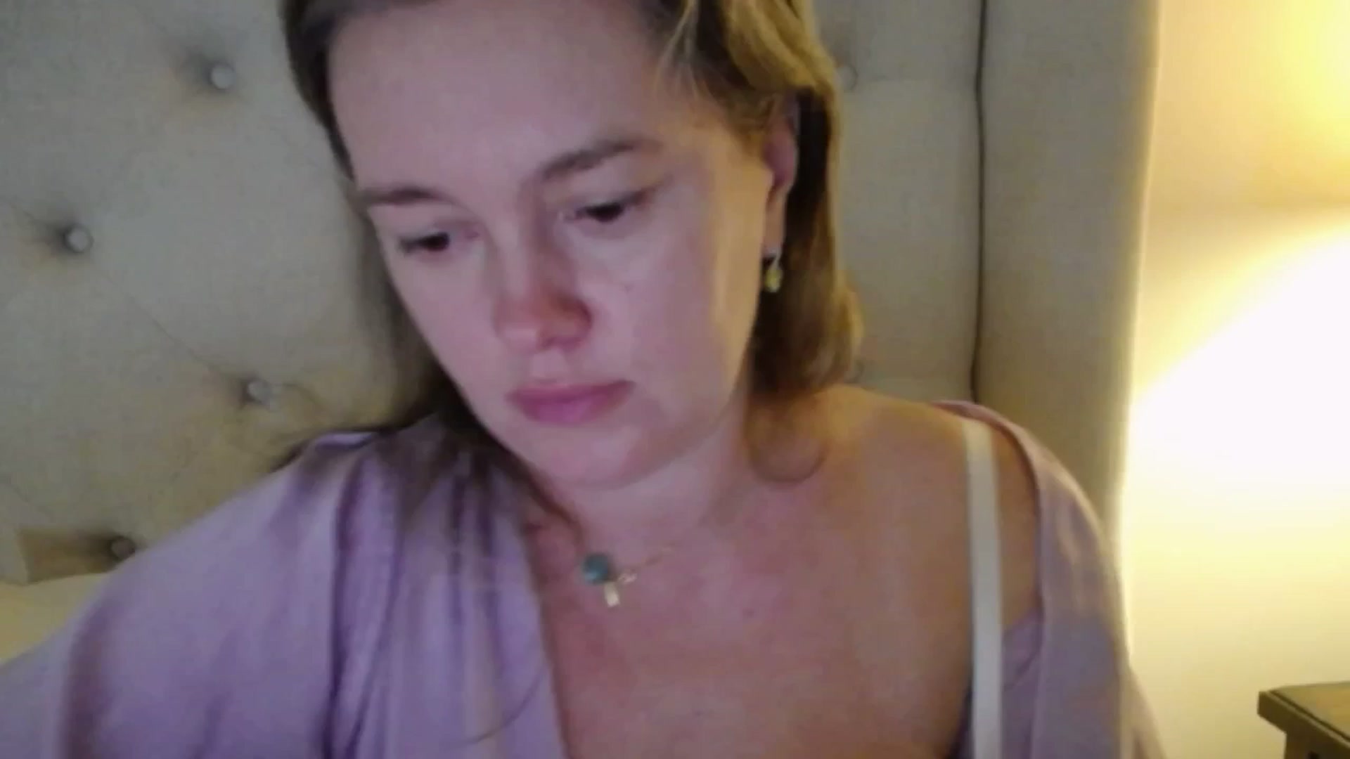 Gallery image thumbnail from J0llye's myfreecams stream on, 11/04/2025, 20:38 image 17 of 20