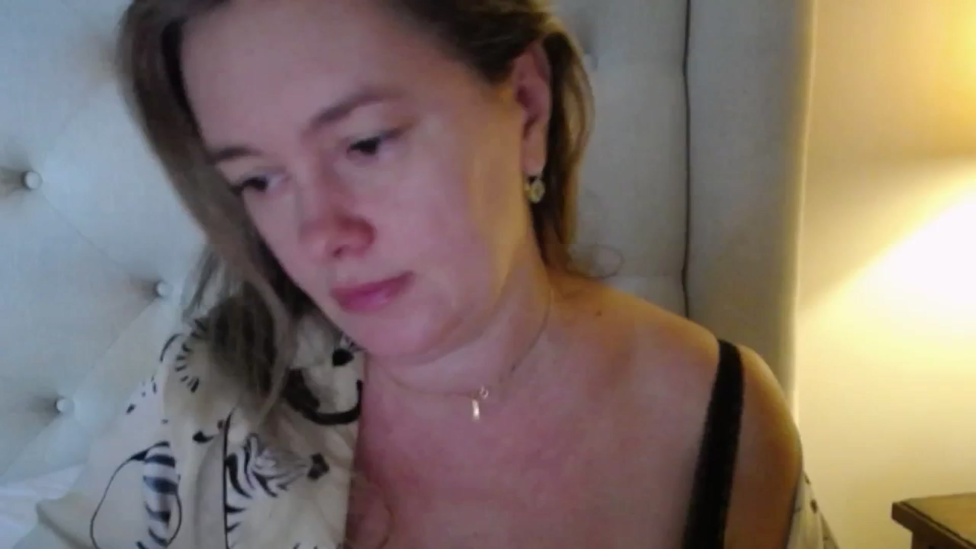 Gallery image thumbnail from J0llye's myfreecams stream on, 11/05/2025, 17:18 image 18 of 20