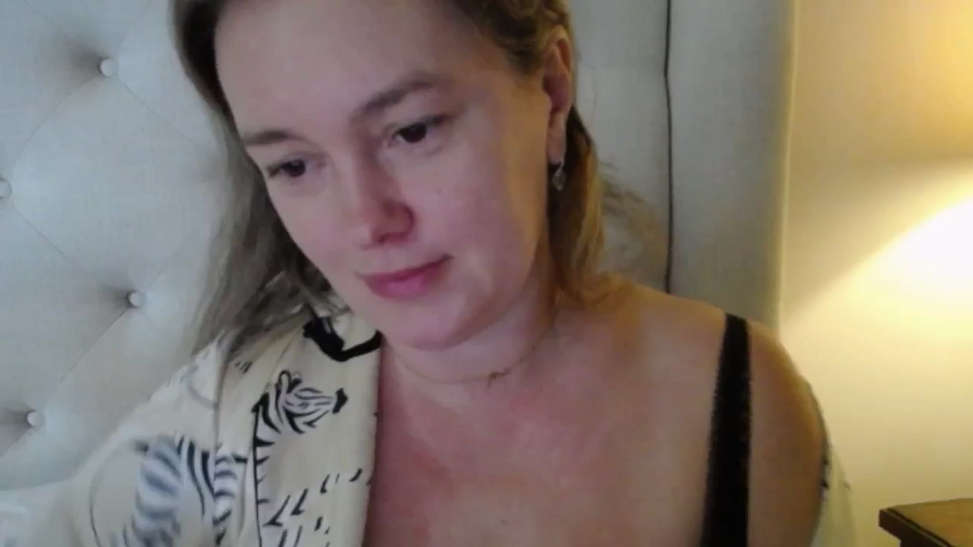 Gallery image thumbnail from J0llye's myfreecams stream on, 11/05/2025, 17:18 image 11 of 20
