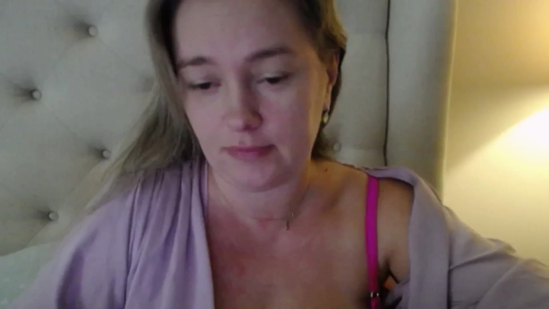 Gallery image thumbnail from J0llye's myfreecams stream on, 11/07/2025, 17:04 image 16 of 20