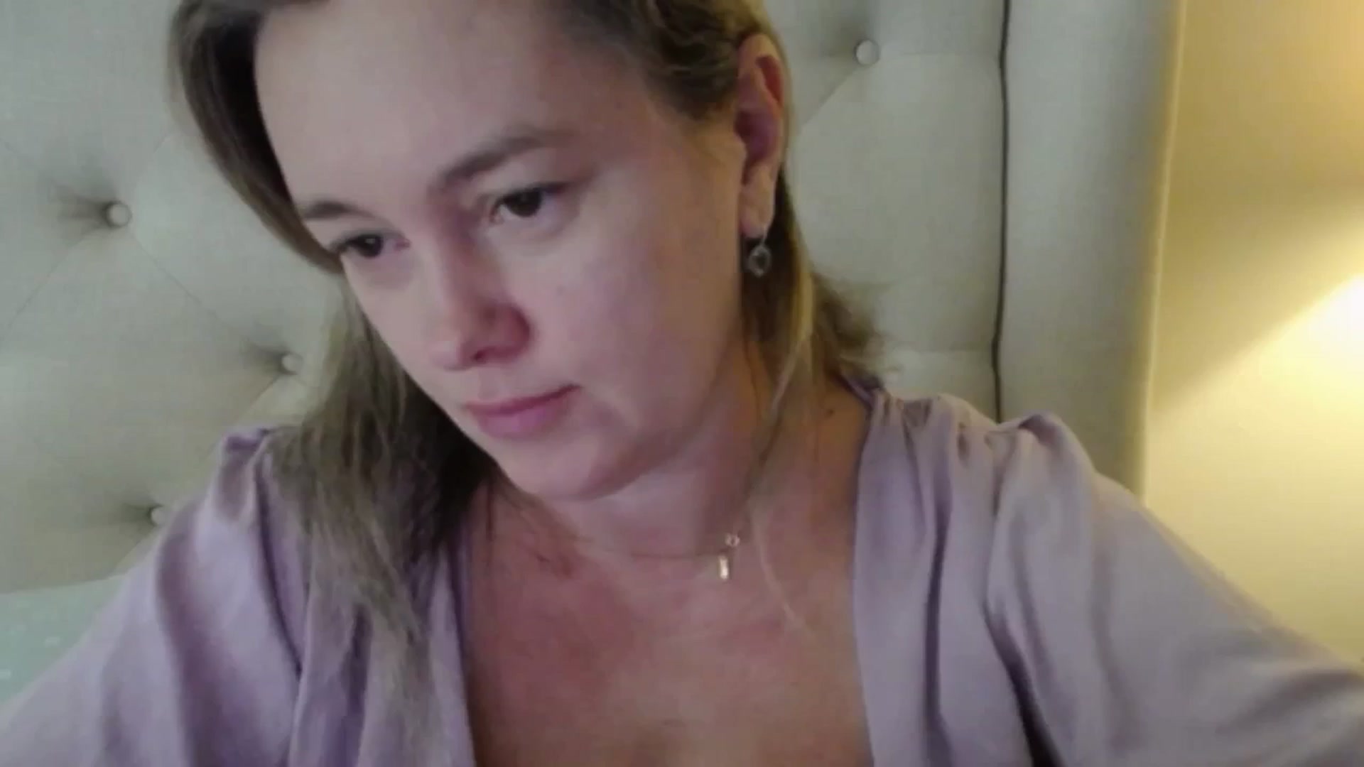 Gallery image thumbnail from J0llye's myfreecams stream on, 11/07/2025, 17:04 image 12 of 20