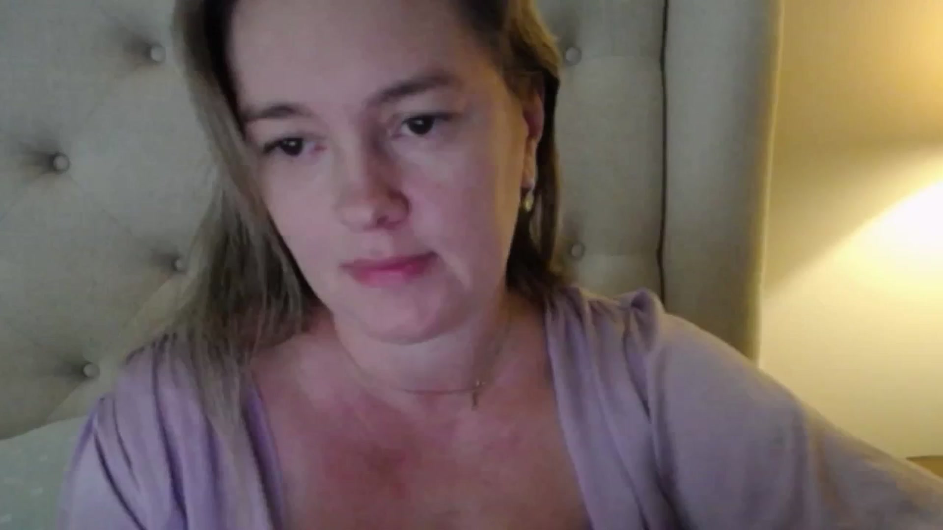 Gallery image thumbnail from J0llye's myfreecams stream on, 11/07/2025, 17:04 image 18 of 20