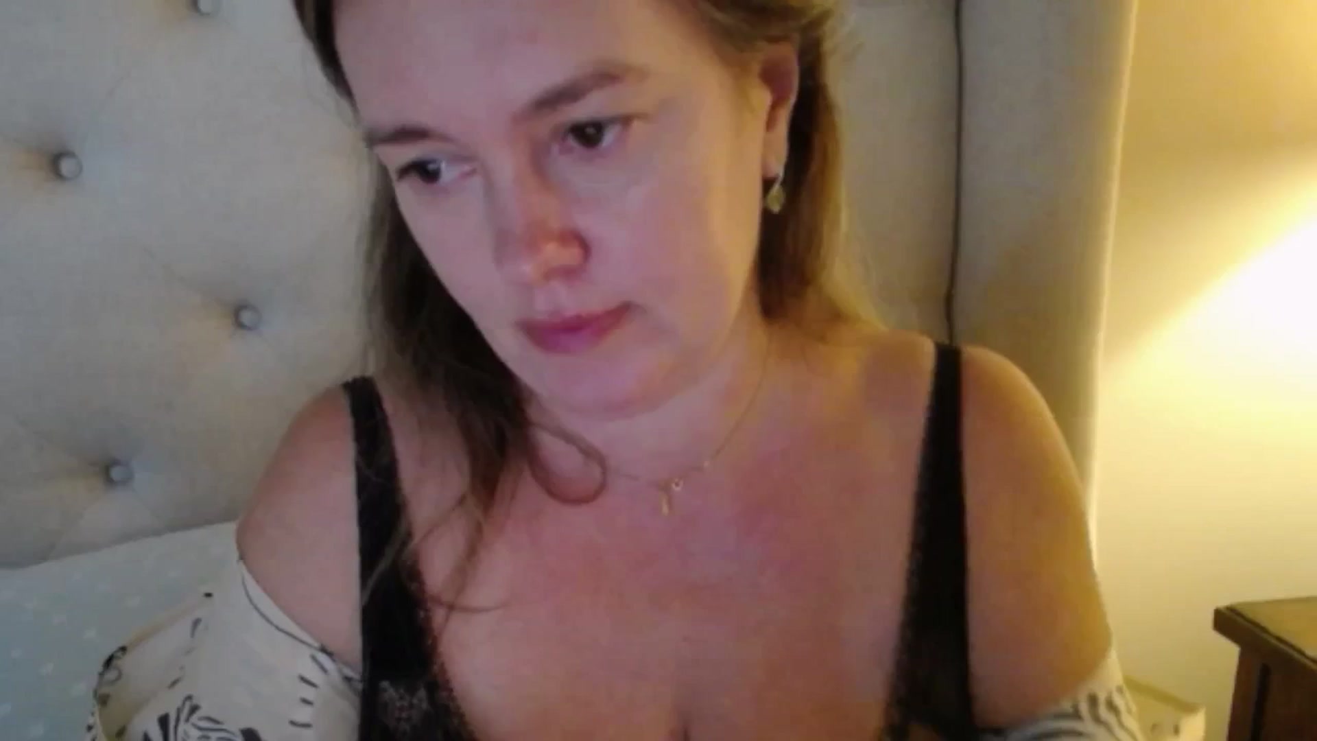 Gallery image thumbnail from J0llye's myfreecams stream on, 11/09/2025, 21:13 image 12 of 20