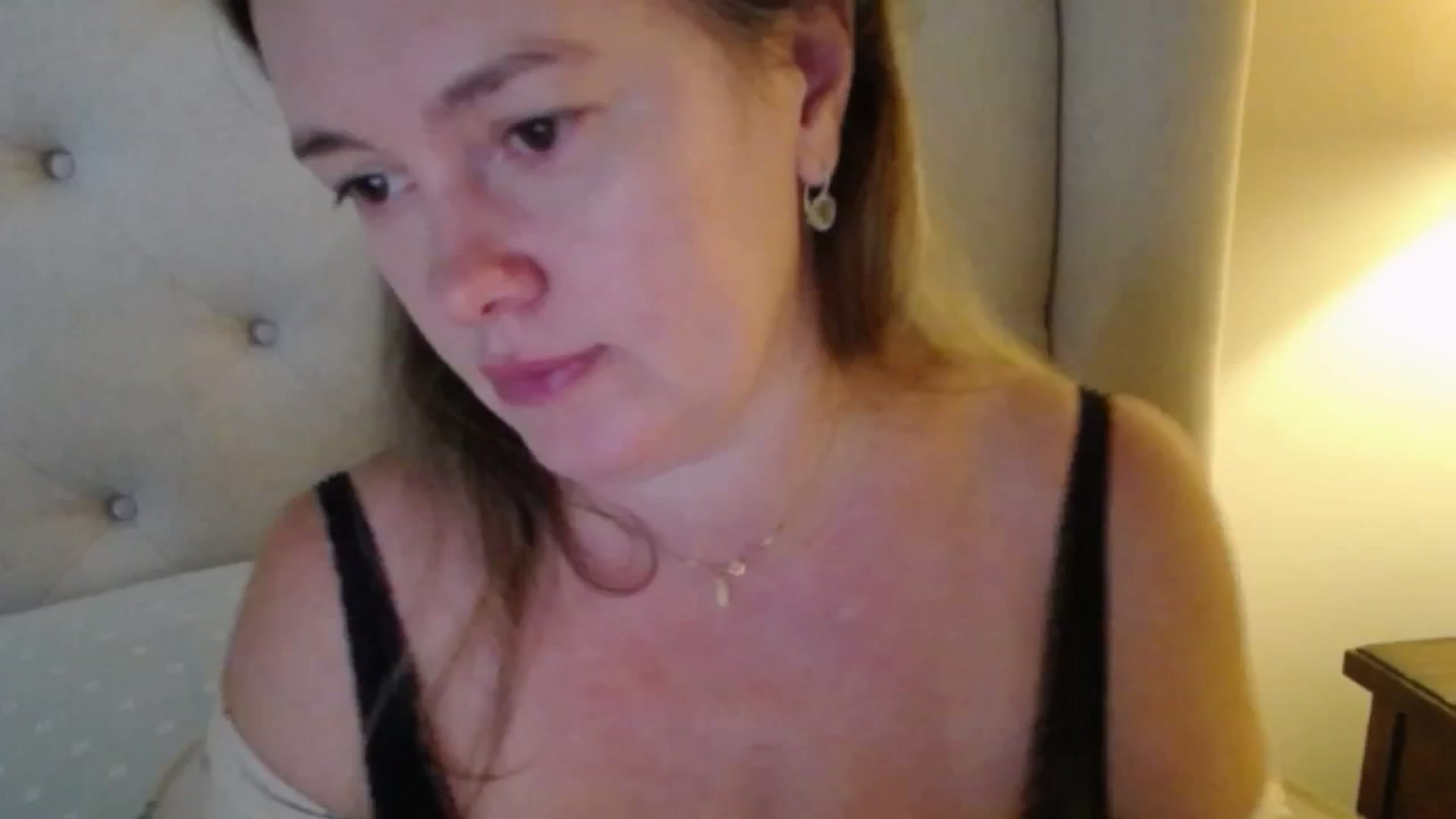Gallery image thumbnail from J0llye's myfreecams stream on, 11/09/2025, 21:13 image 13 of 20