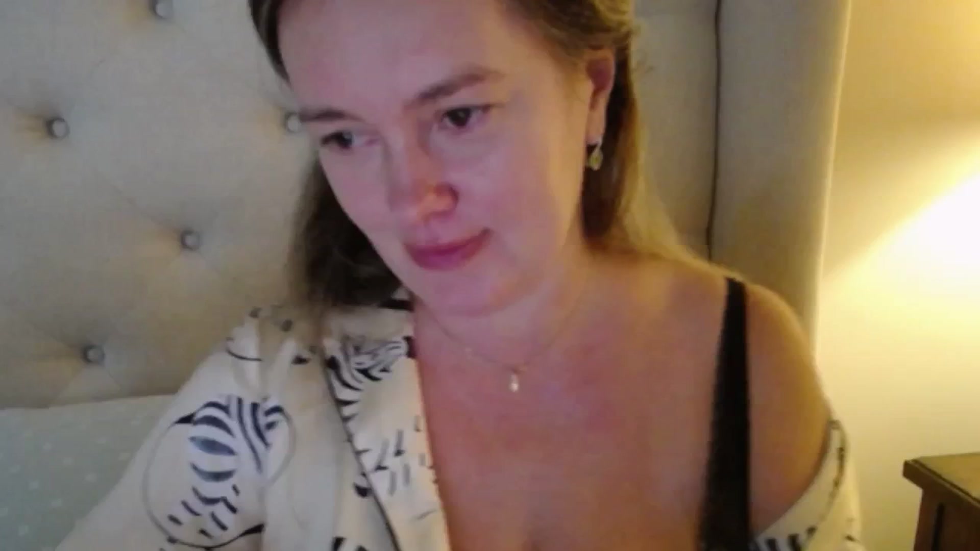 Gallery image thumbnail from J0llye's myfreecams stream on, 11/09/2025, 21:13 image 1 of 20