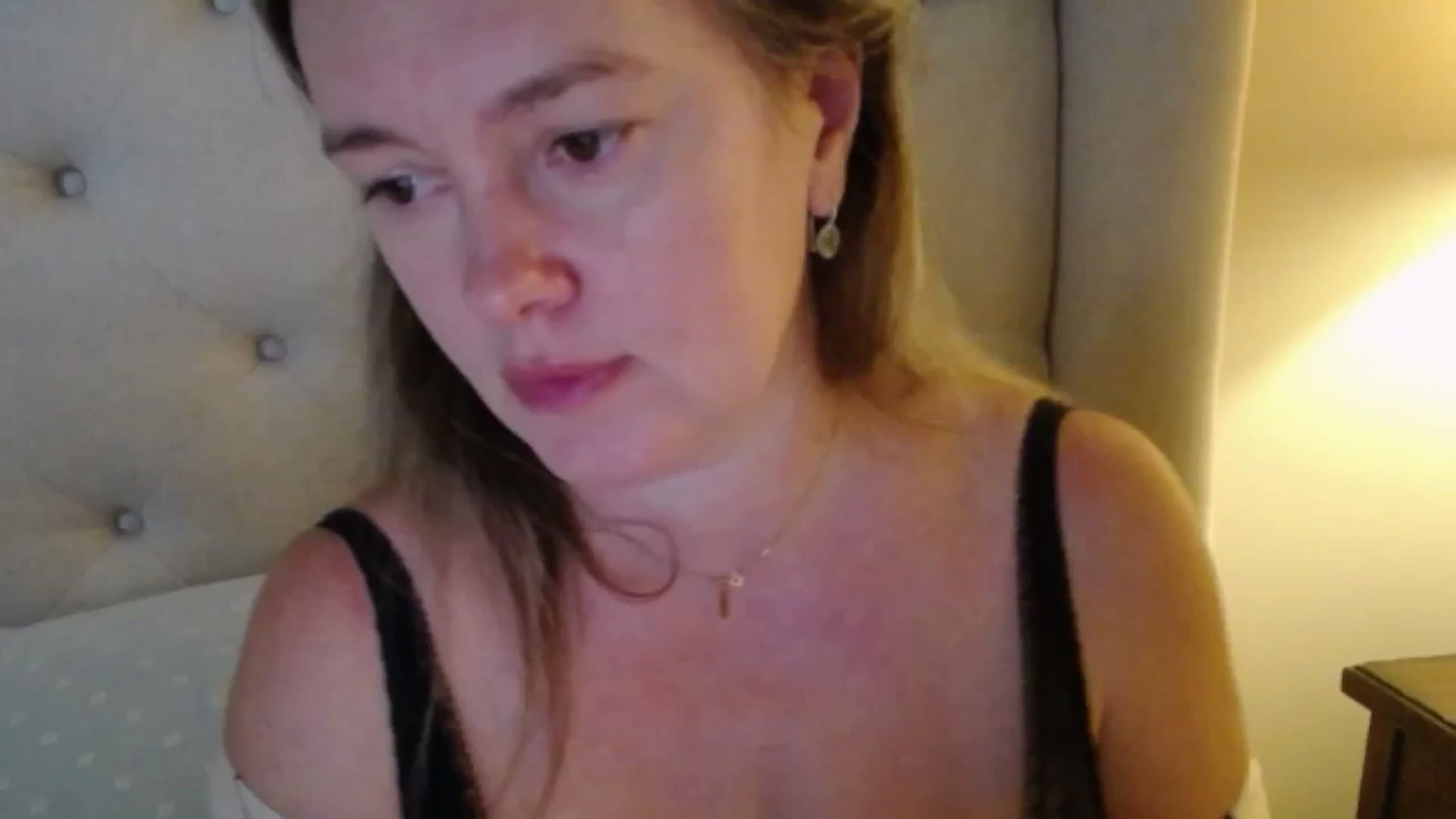 Gallery image thumbnail from J0llye's myfreecams stream on, 11/09/2025, 21:13 image 16 of 20