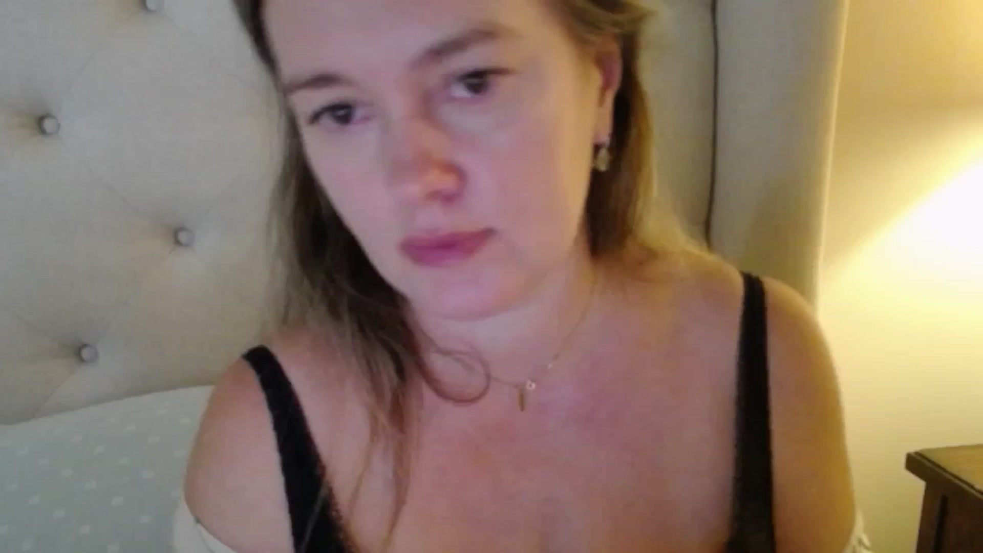 Gallery image thumbnail from J0llye's myfreecams stream on, 11/09/2025, 21:13 image 14 of 20