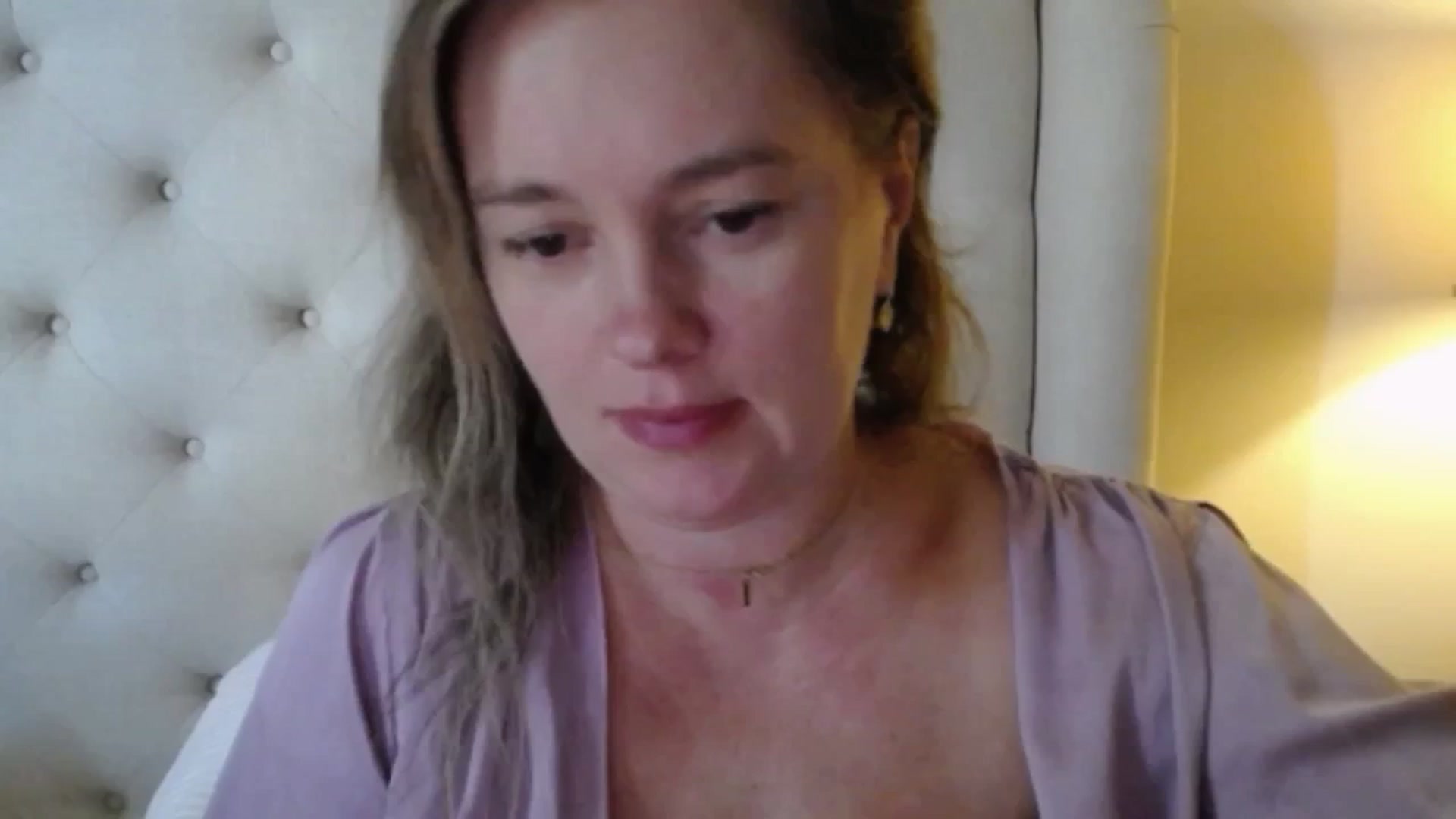 Gallery image thumbnail from J0llye's myfreecams stream on, 11/10/2025, 19:40 image 4 of 20