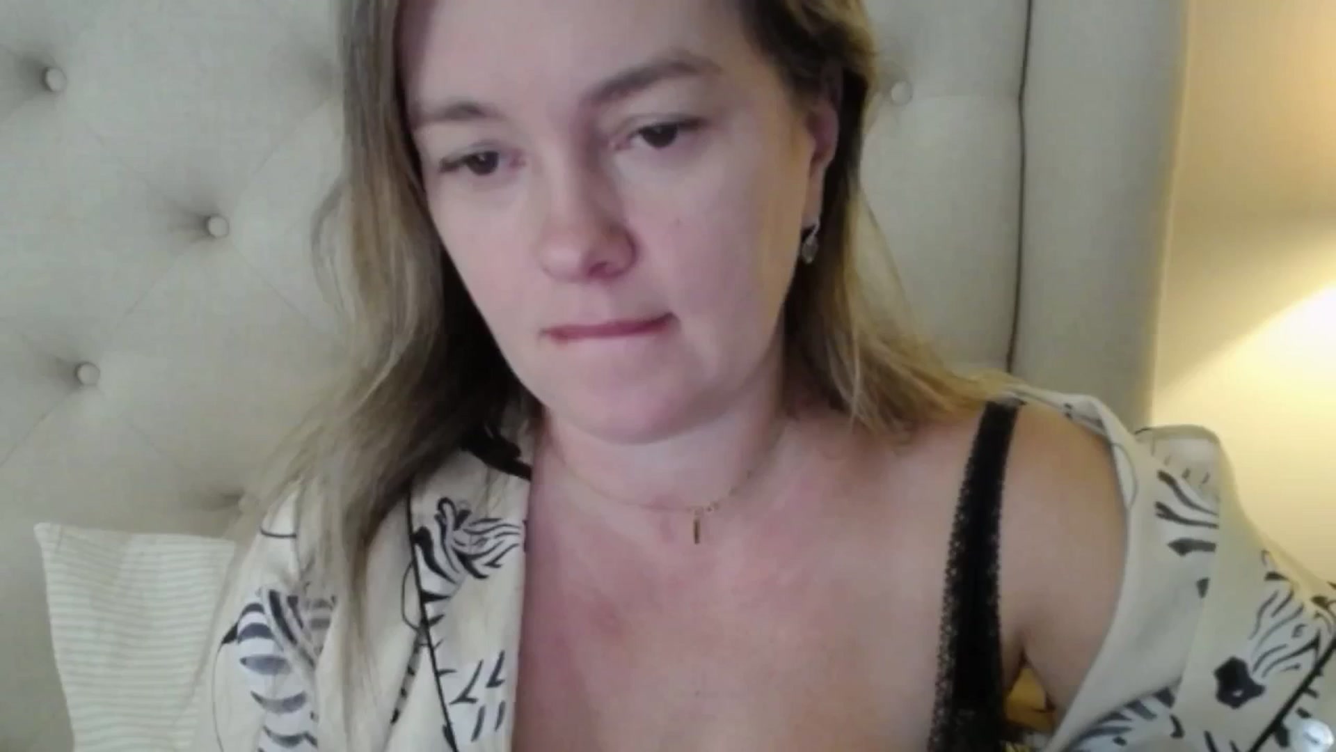 Gallery image thumbnail from J0llye's myfreecams stream on, 11/13/2025, 17:11 image 3 of 20