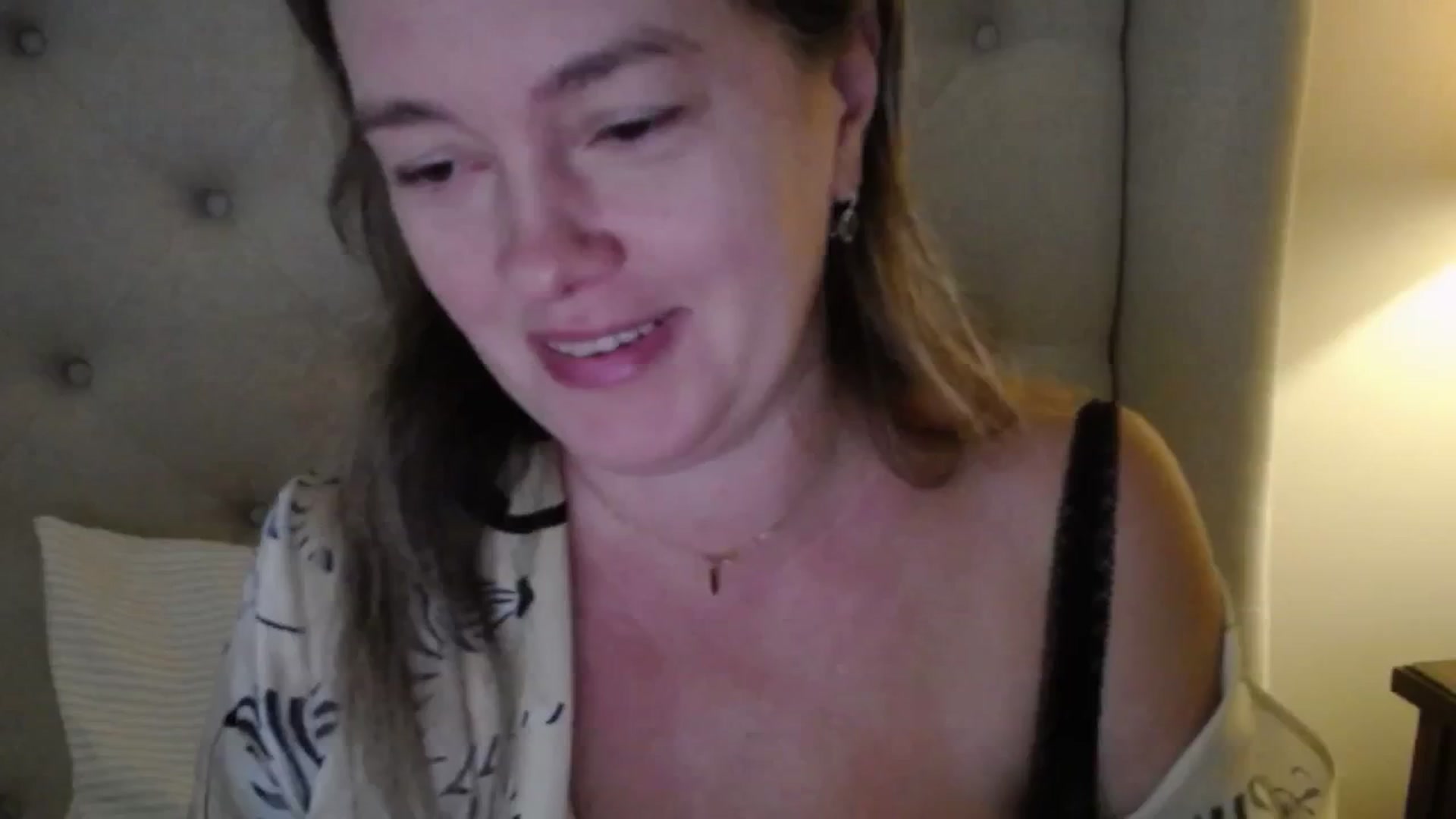 Gallery image thumbnail from J0llye's myfreecams stream on, 11/13/2025, 17:11 image 13 of 20