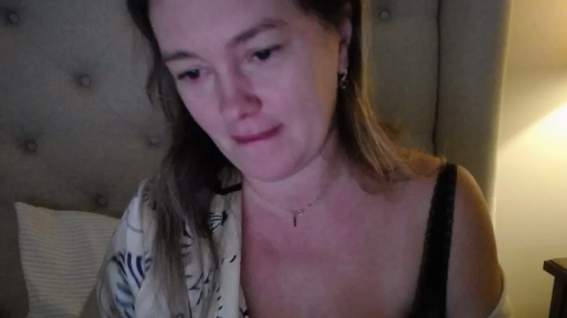 Gallery image thumbnail from J0llye's myfreecams stream on, 11/13/2025, 17:11 image 17 of 20