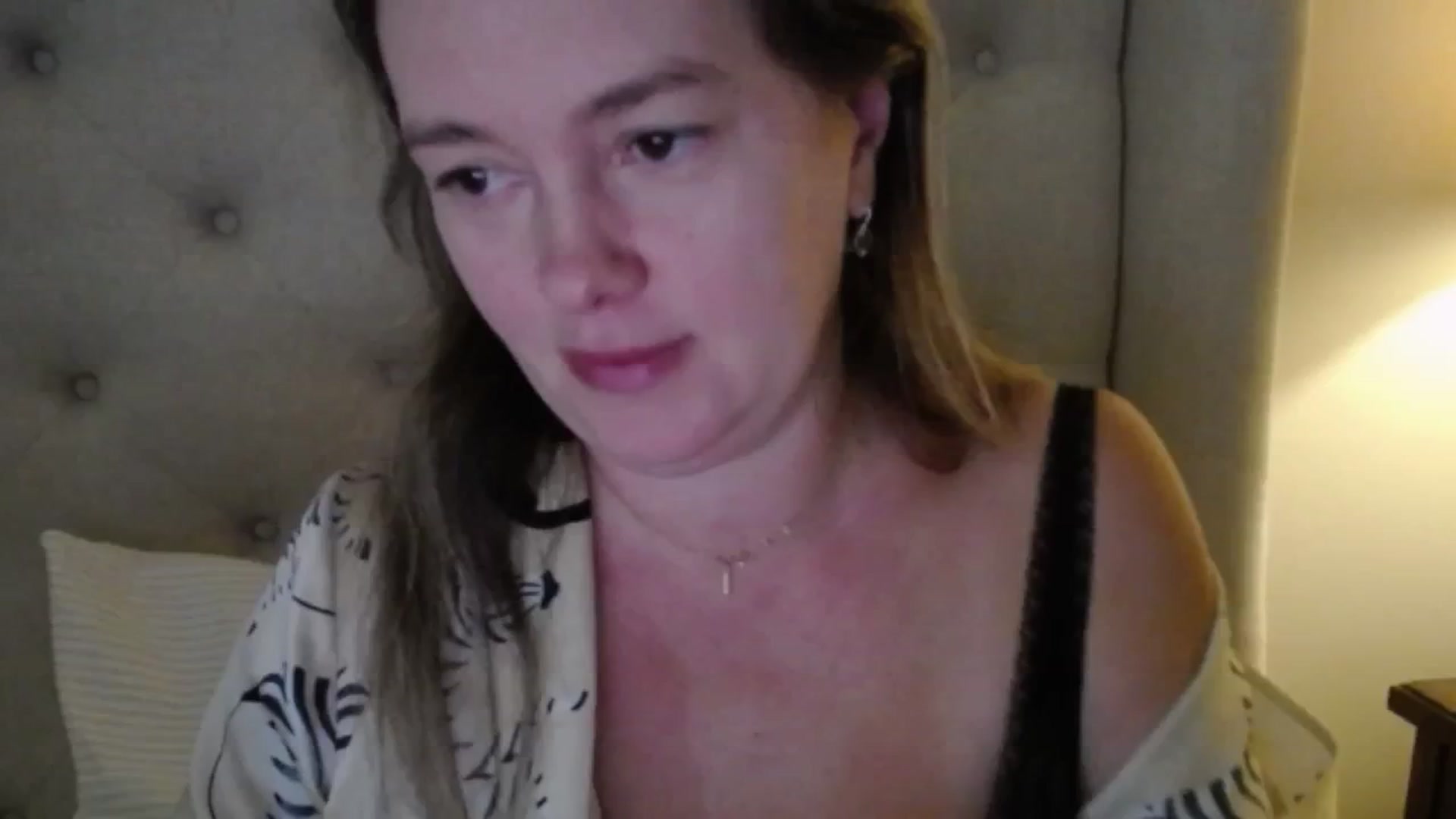 Gallery image thumbnail from J0llye's myfreecams stream on, 11/13/2025, 17:11 image 12 of 20