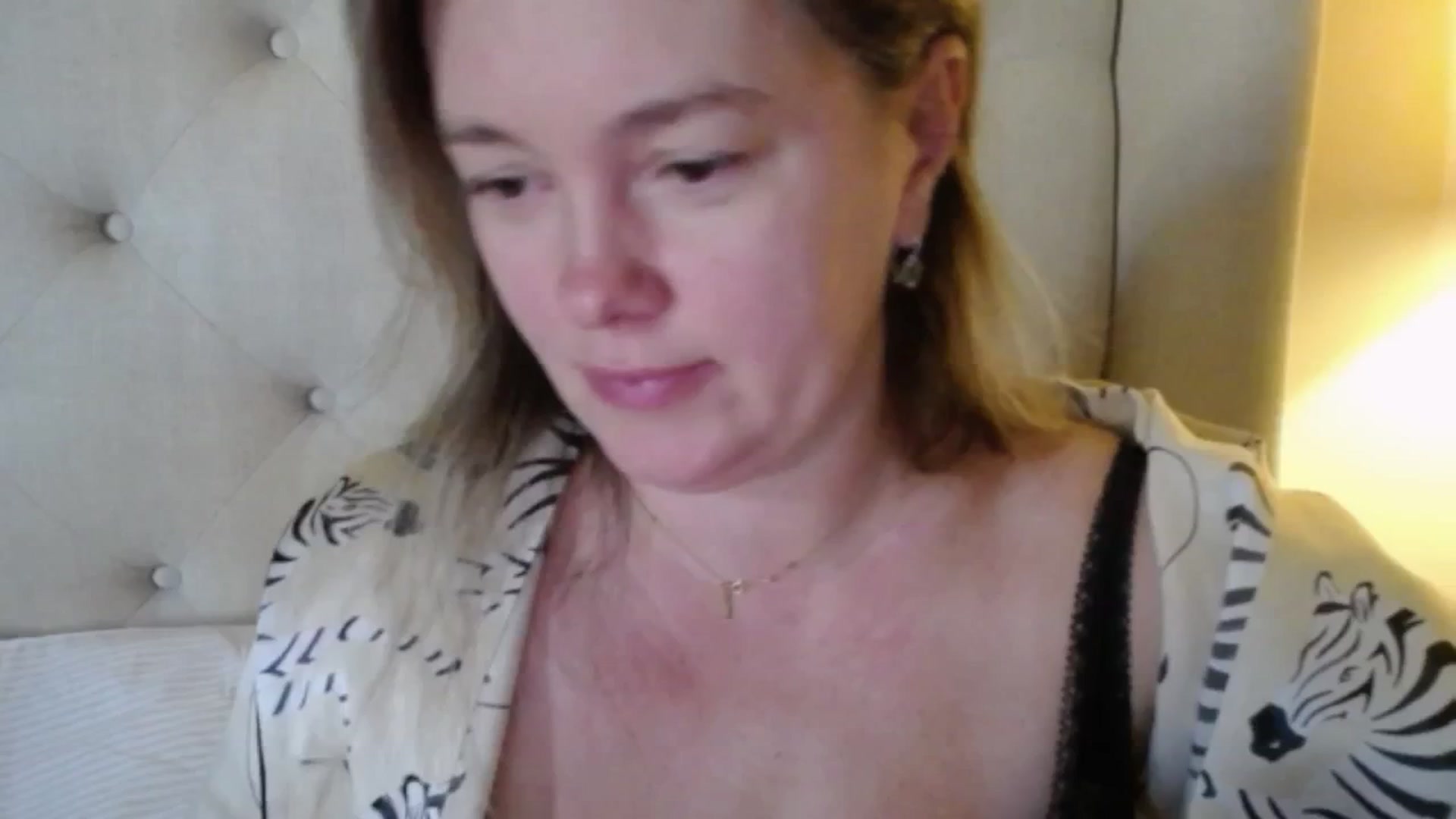 Gallery image thumbnail from J0llye's myfreecams stream on, 11/13/2025, 20:15 image 9 of 20