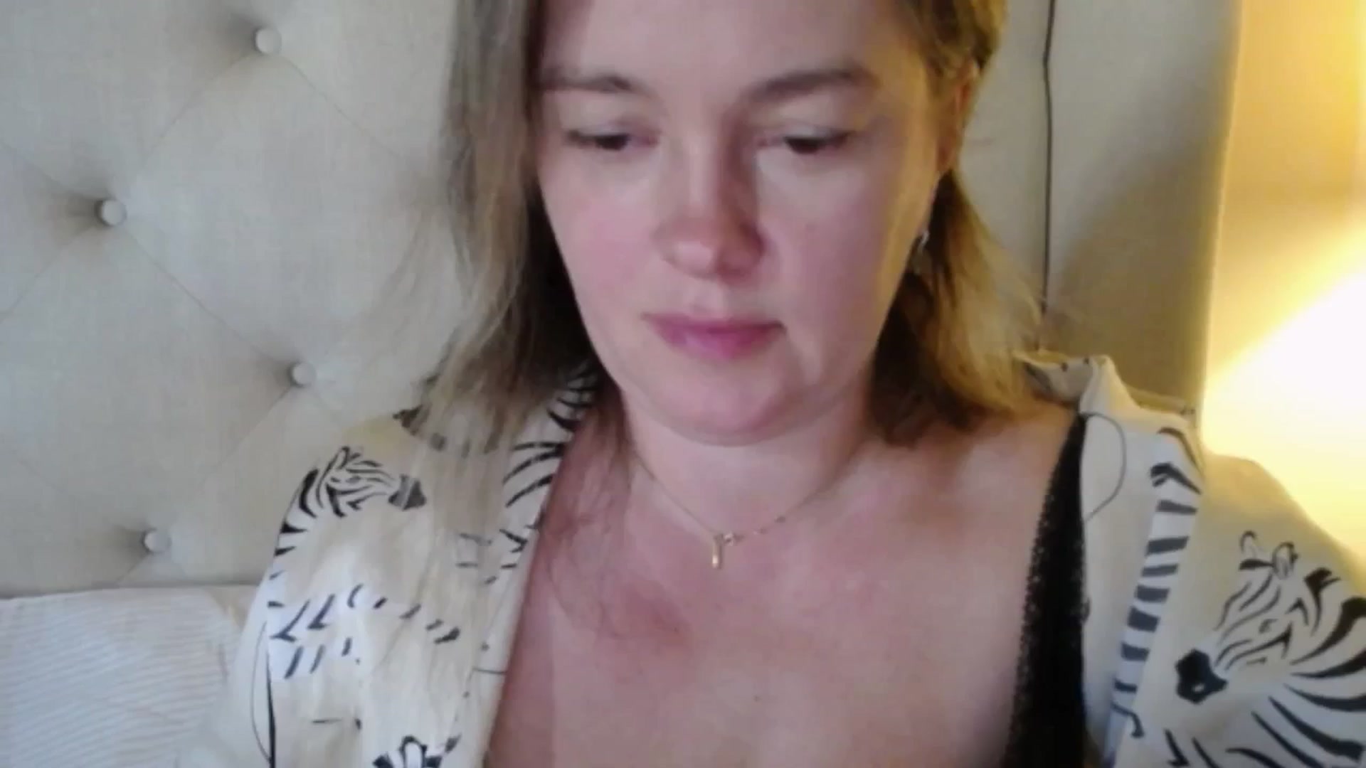 Gallery image thumbnail from J0llye's myfreecams stream on, 11/13/2025, 20:15 image 15 of 20