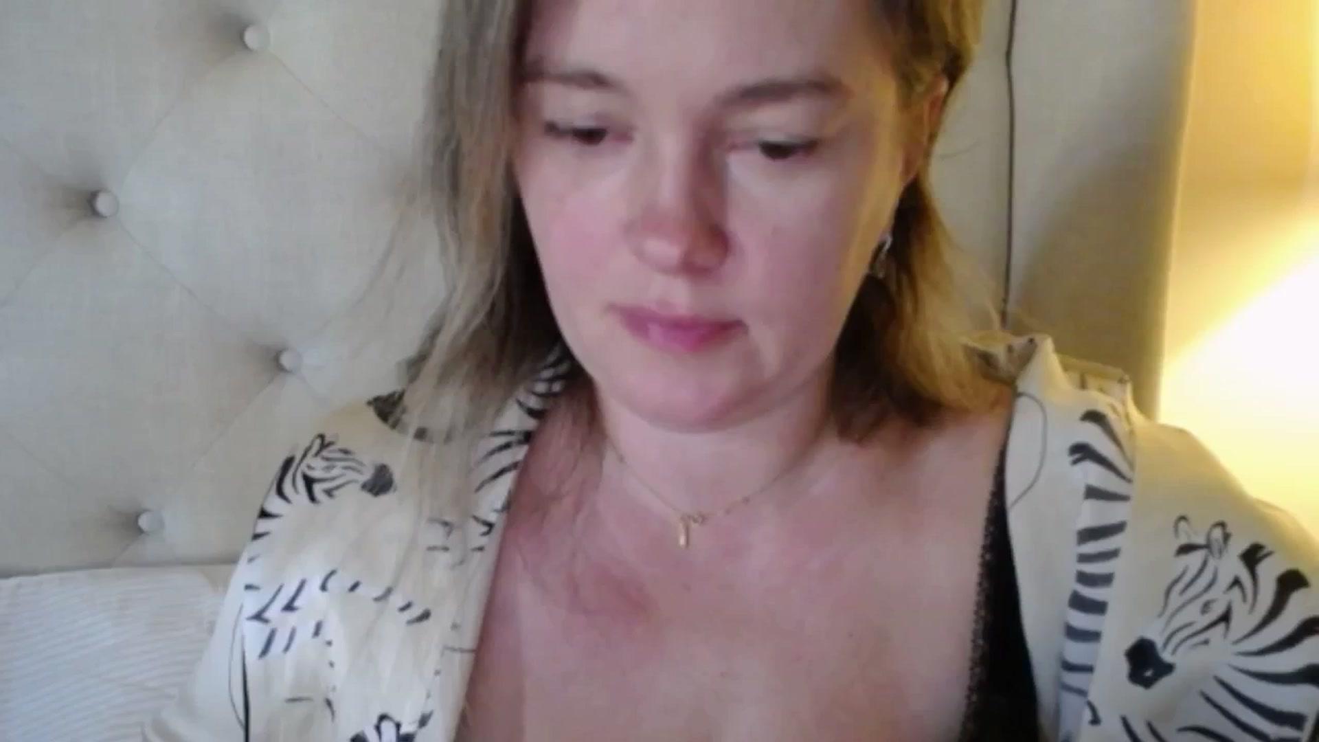 Gallery image thumbnail from J0llye's myfreecams stream on, 11/13/2025, 20:15 image 19 of 20