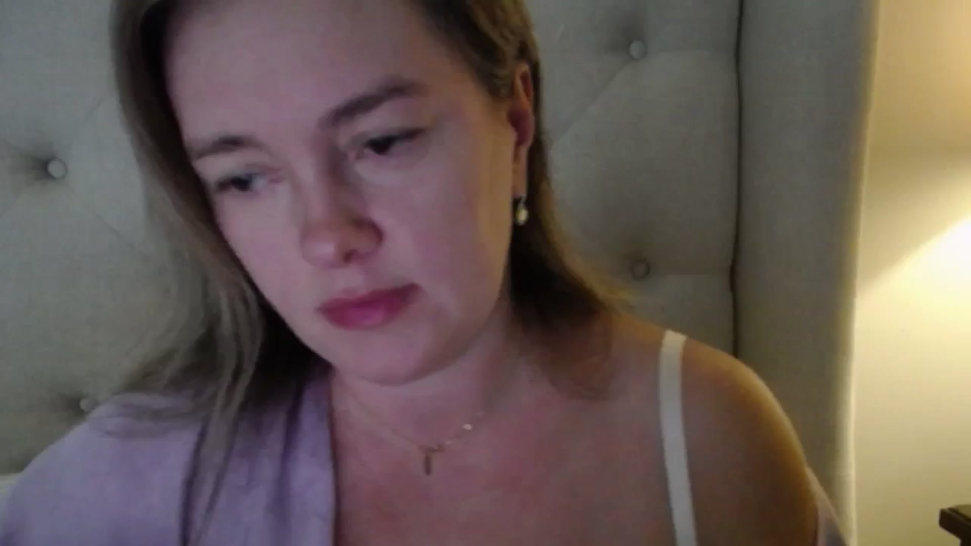 Gallery image thumbnail from J0llye's myfreecams stream on, 11/14/2025, 17:06 image 19 of 20
