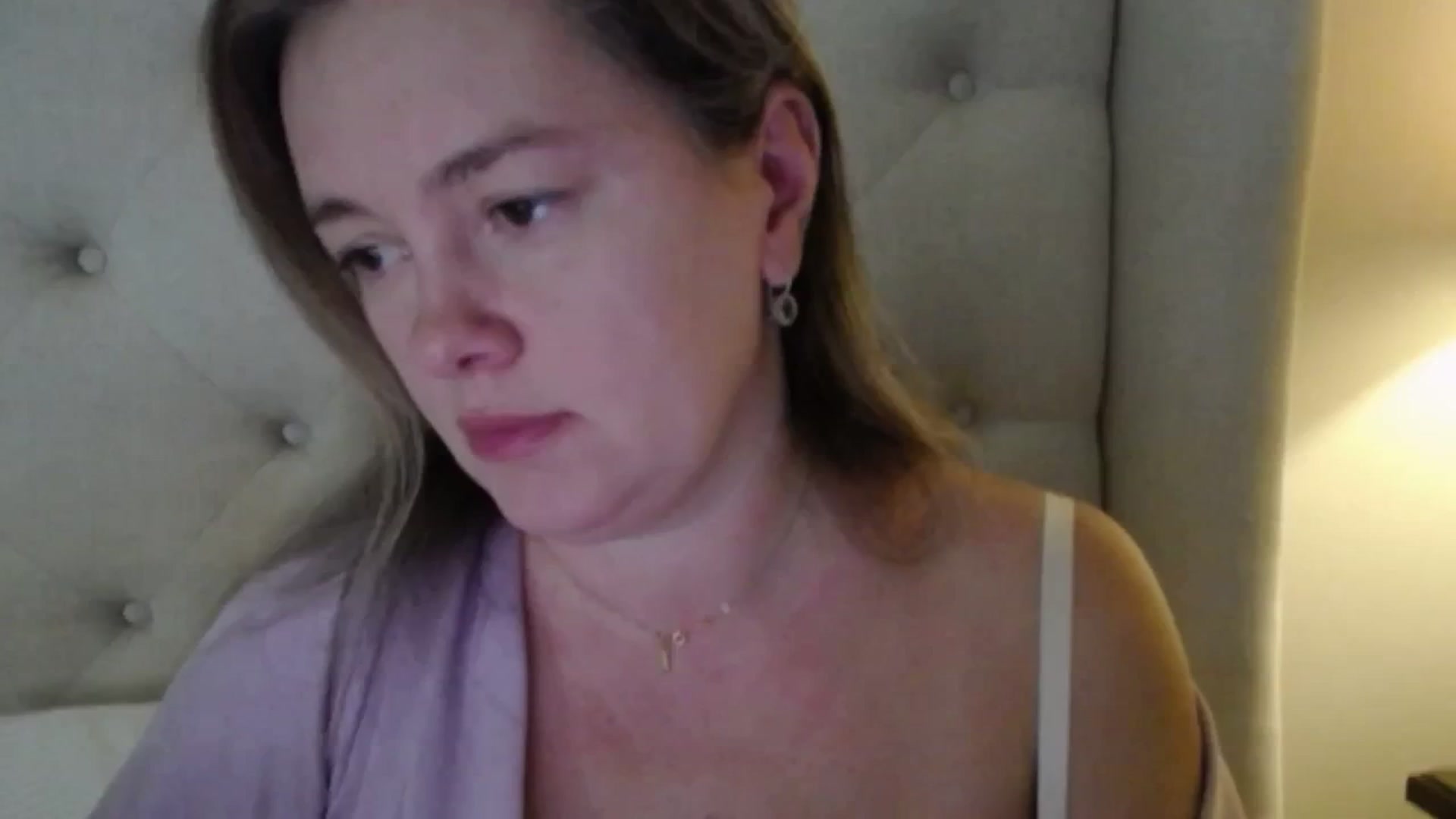 Gallery image thumbnail from J0llye's myfreecams stream on, 11/14/2025, 17:06 image 18 of 20