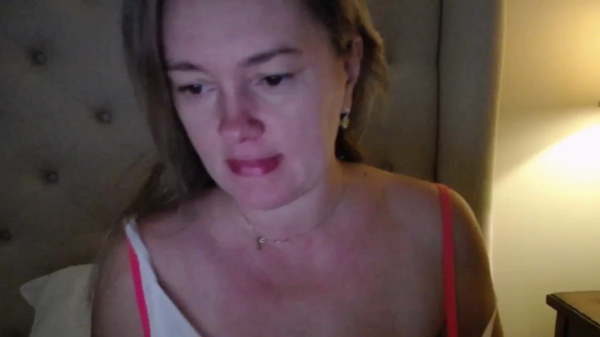 Gallery image thumbnail from J0llye's myfreecams stream on, 11/18/2025, 16:03 image 3 of 20