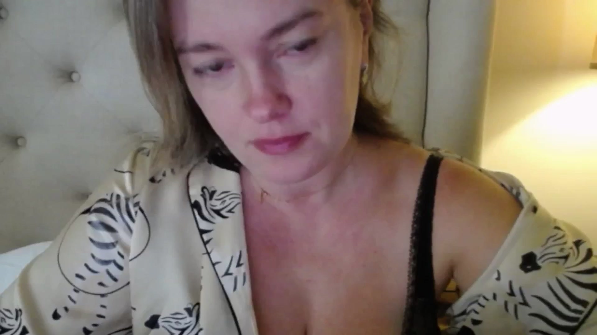 Gallery image thumbnail from J0llye's myfreecams stream on, 11/18/2025, 16:03 image 15 of 20
