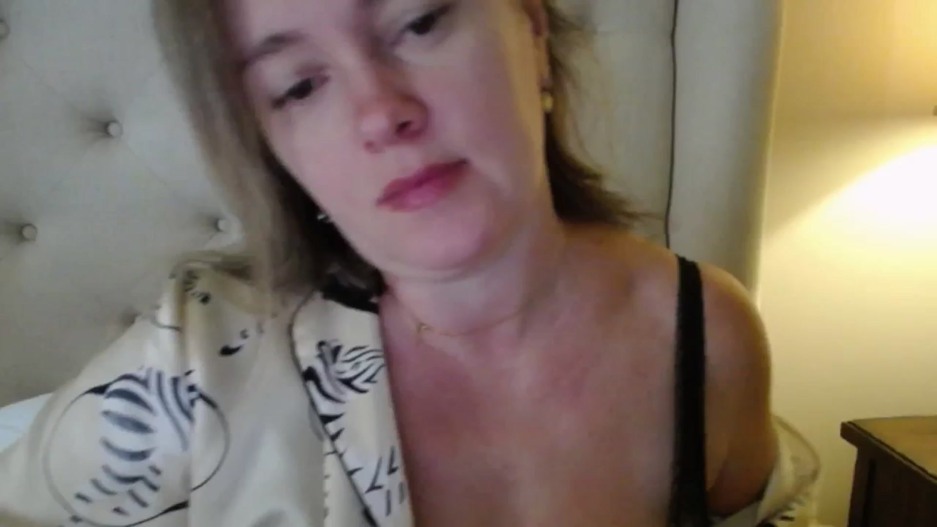 Gallery image thumbnail from J0llye's myfreecams stream on, 11/18/2025, 16:03 image 18 of 20