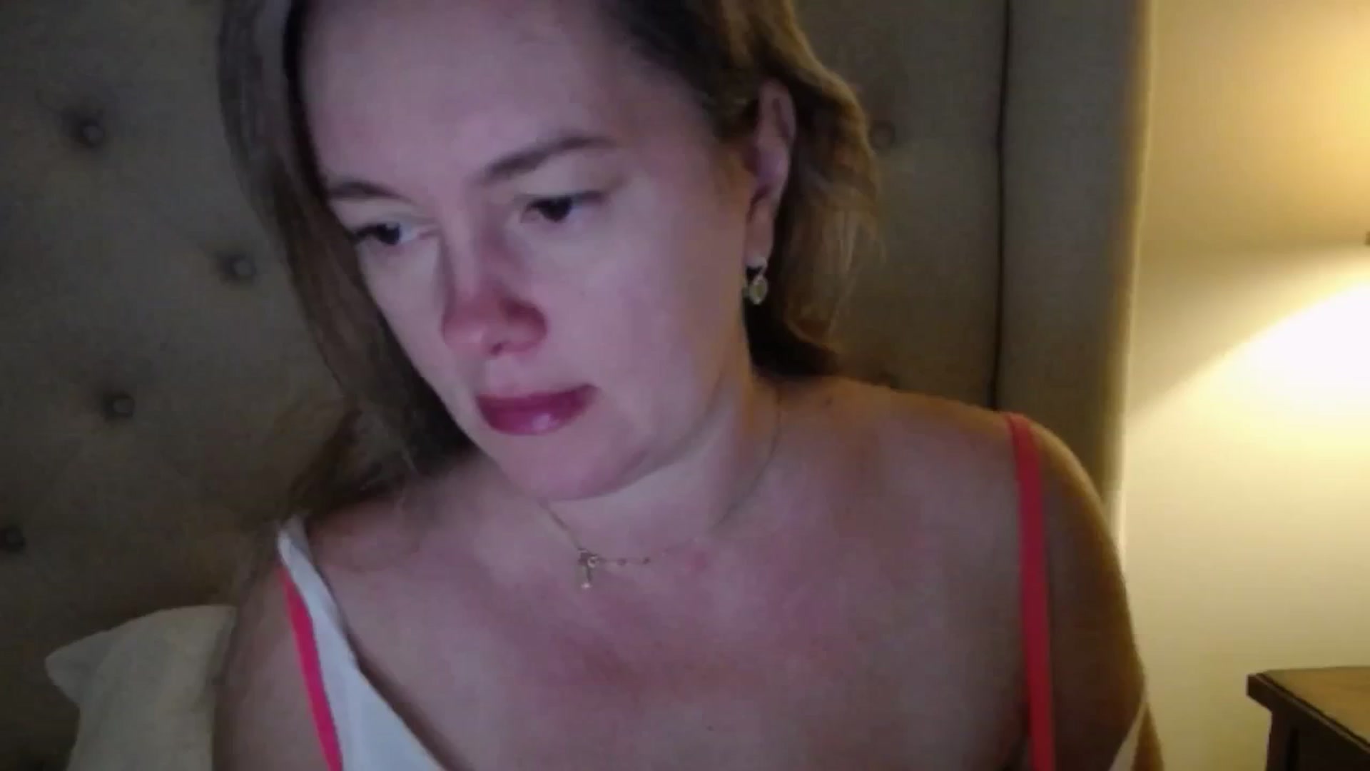Gallery image thumbnail from J0llye's myfreecams stream on, 11/18/2025, 16:03 image 4 of 20