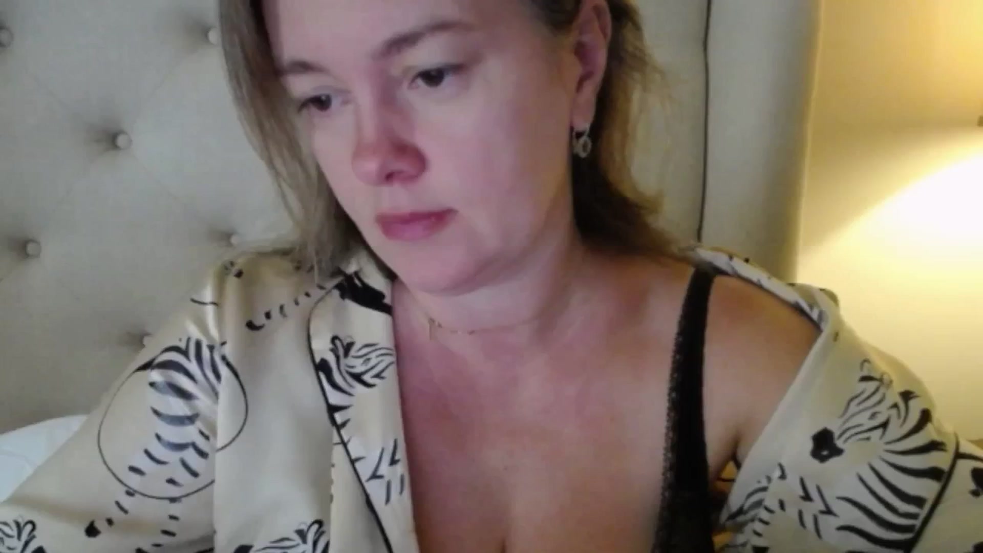 Gallery image thumbnail from J0llye's myfreecams stream on, 11/18/2025, 16:03 image 17 of 20